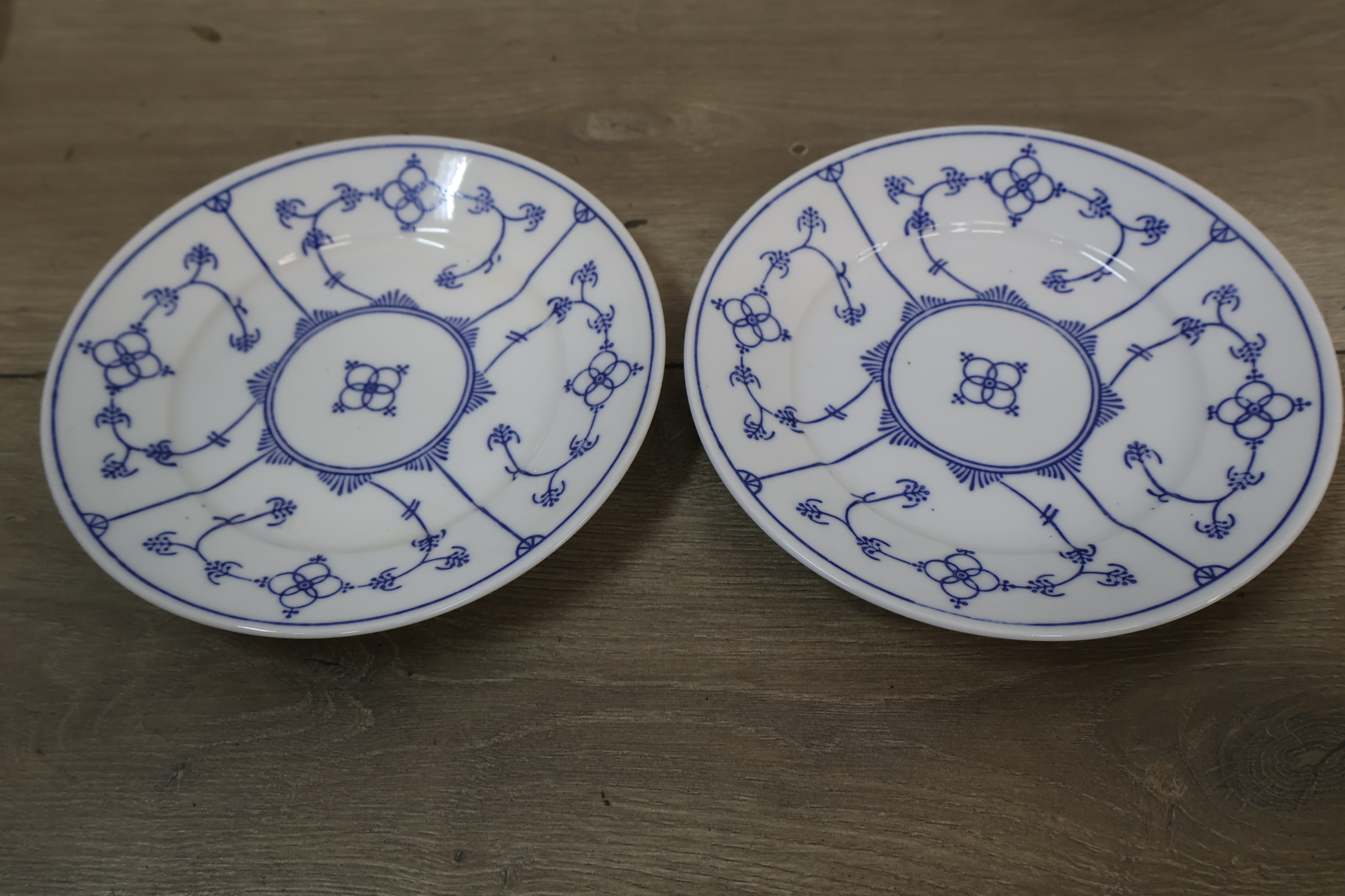Set van 10 klein blauw-wit porseleinen bordjes – foto 5 – kavel bij GSD Auctions, Zoeterwoude