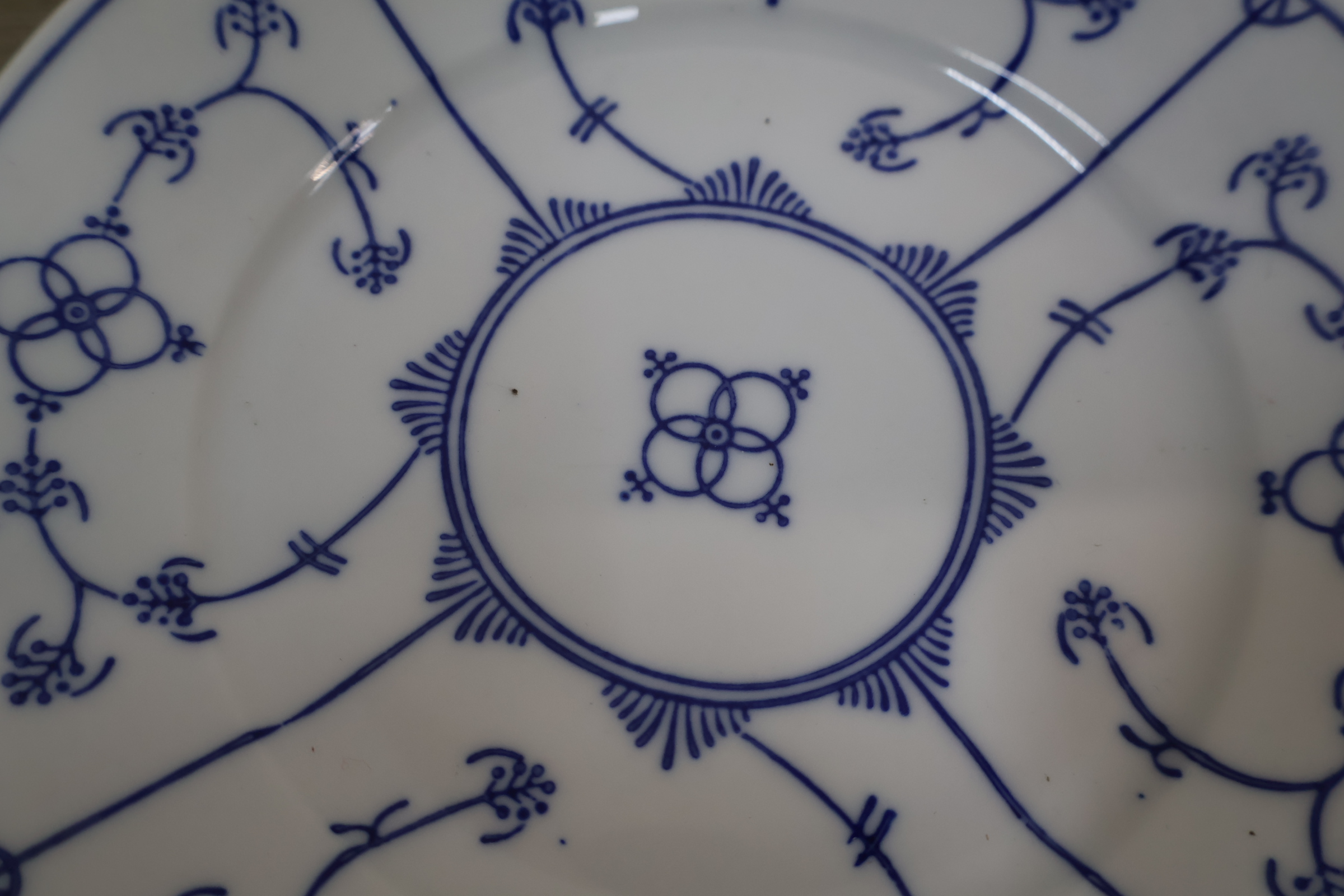 Set van 10 klein blauw-wit porseleinen bordjes – foto 6 – kavel bij GSD Auctions, Zoeterwoude