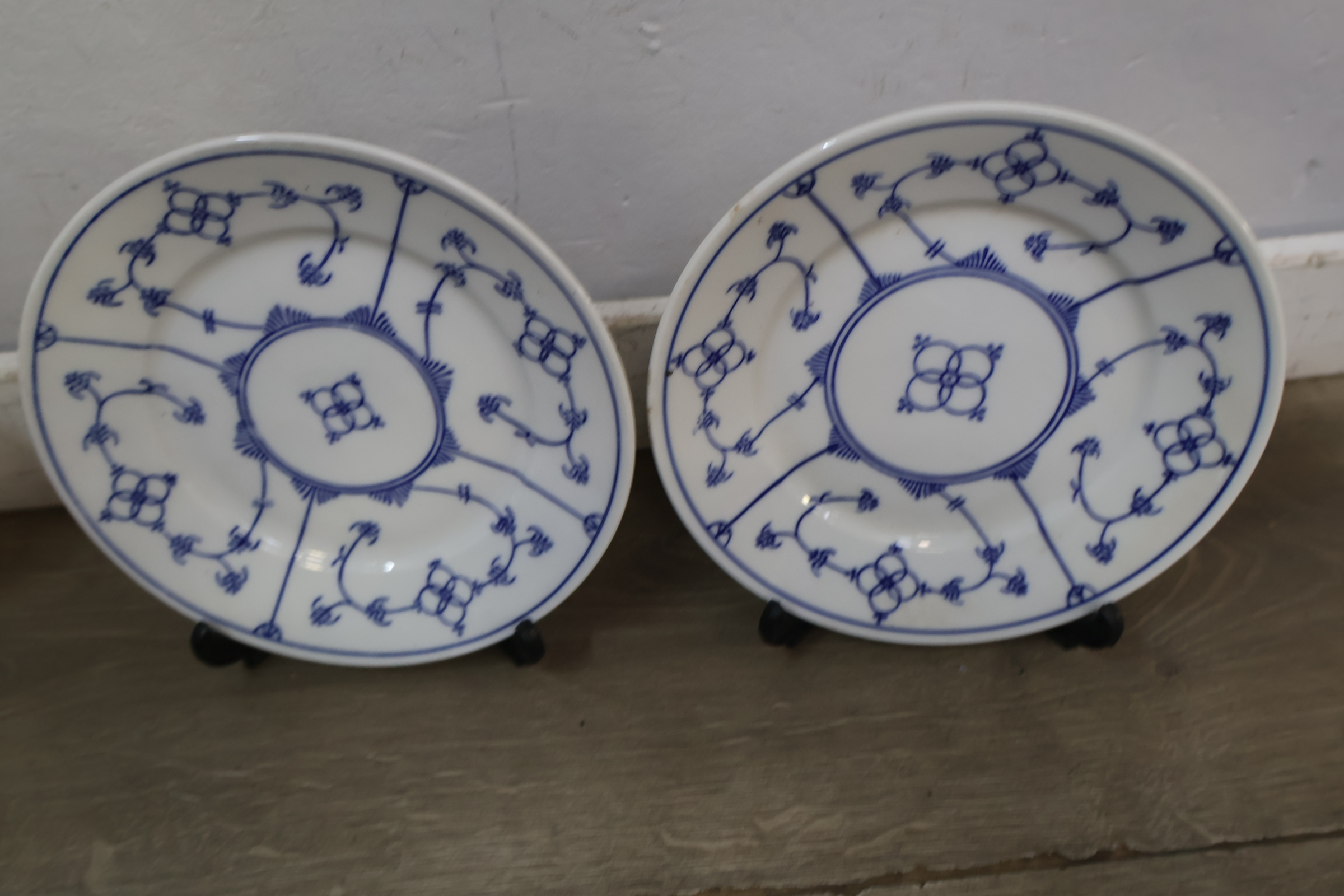 Set van 10 klein blauw-wit porseleinen bordjes – foto 9 – kavel bij GSD Auctions, Zoeterwoude