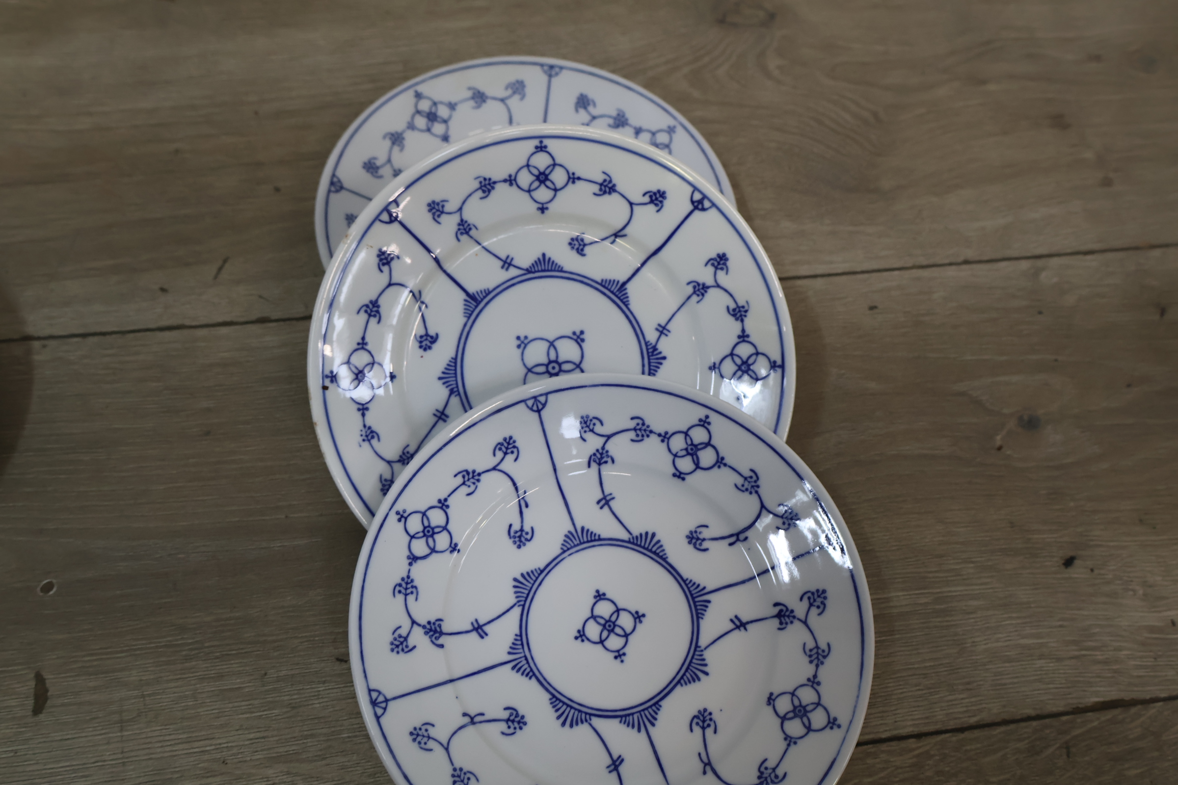 Set van 10 klein blauw-wit porseleinen bordjes – foto 10 – kavel bij GSD Auctions, Zoeterwoude