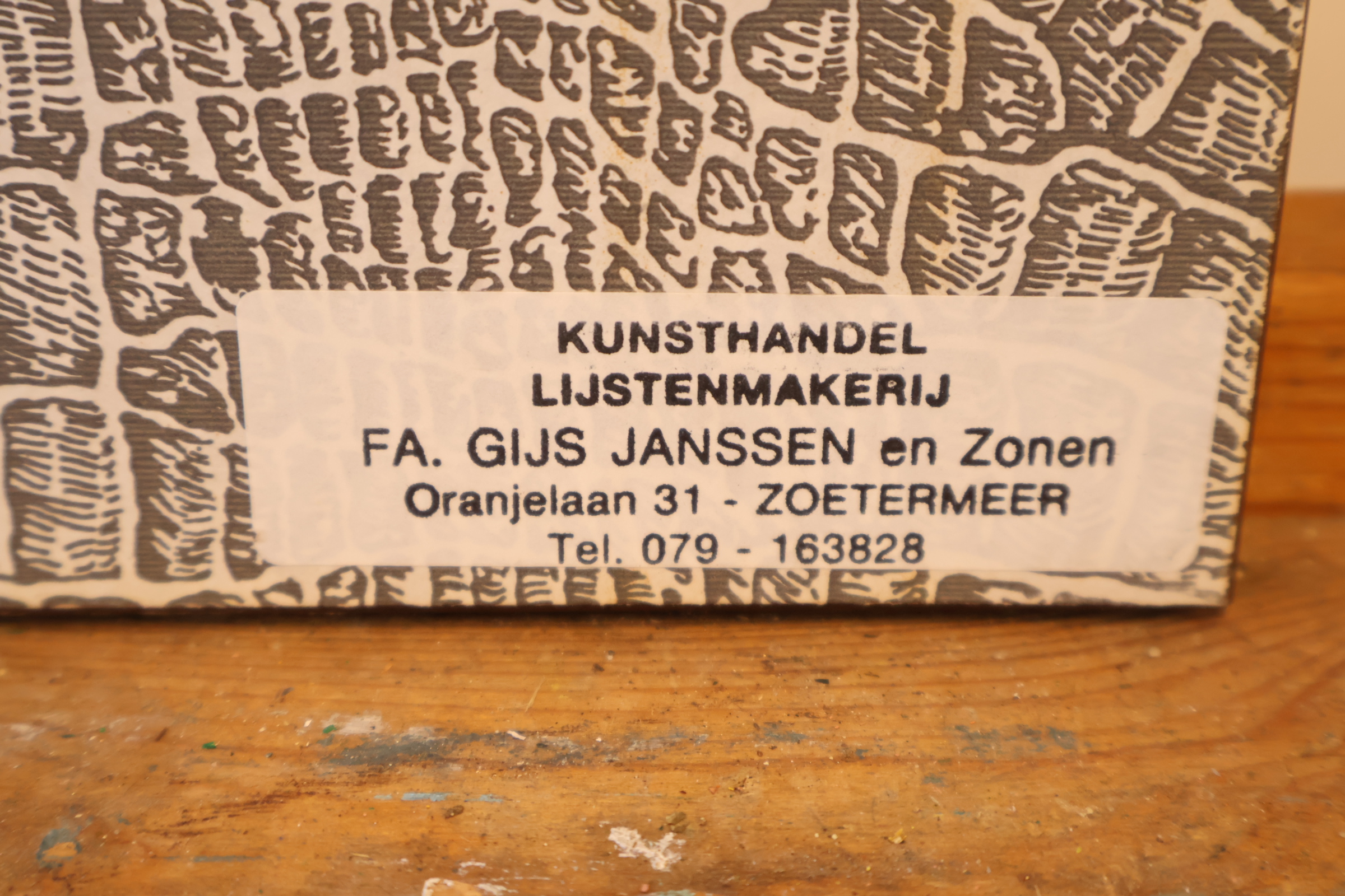 Ingelijste zwart-wit ets van molen en straat – foto 13 – kavel bij GSD Auctions, Zoeterwoude