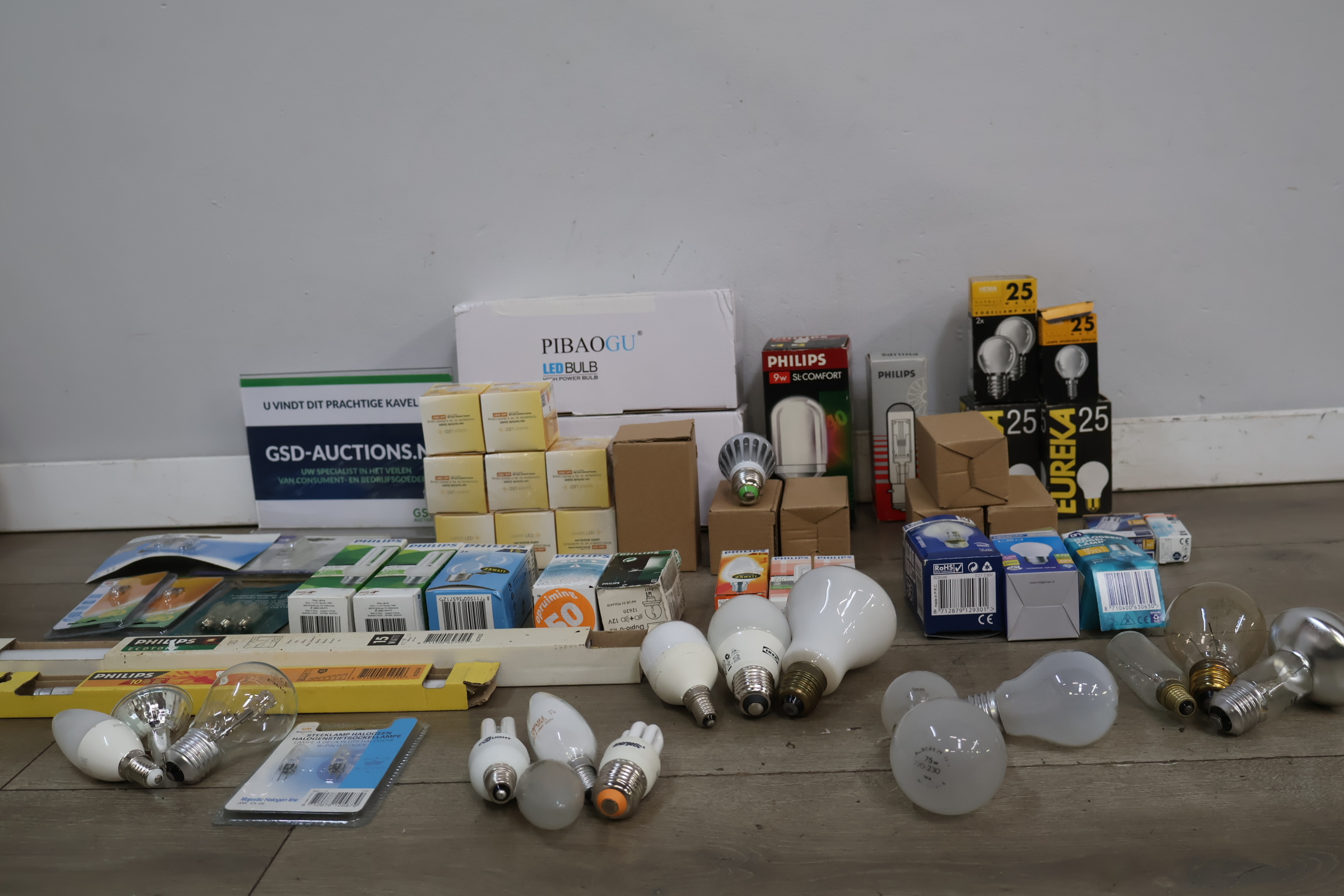 Assortiment diverse gloeilampen en LED lampen – foto 2 – kavel bij GSD Auctions, Zoeterwoude
