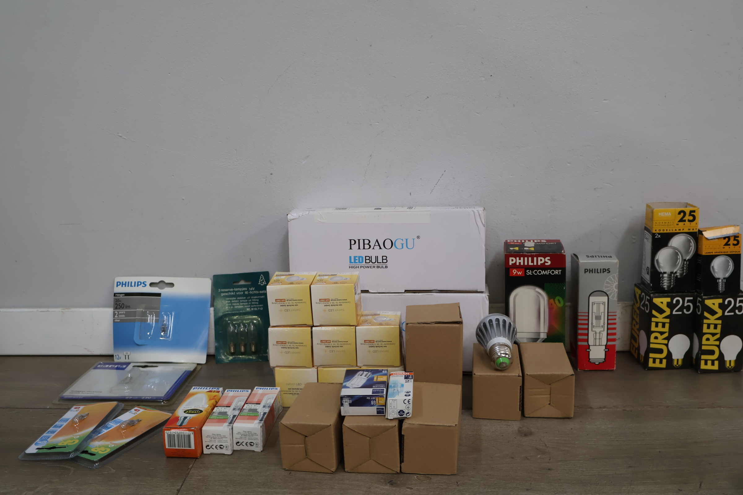 Assortiment diverse gloeilampen en LED lampen – foto 3 – kavel bij GSD Auctions, Zoeterwoude