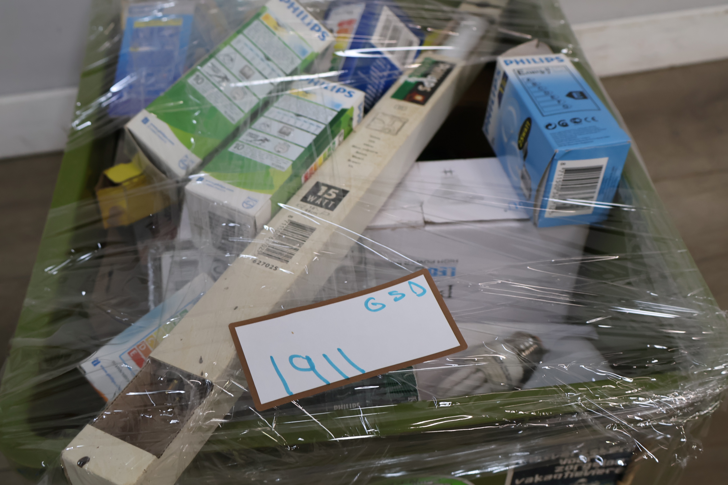 Assortiment diverse gloeilampen en LED lampen – foto 6 – kavel bij GSD Auctions, Zoeterwoude