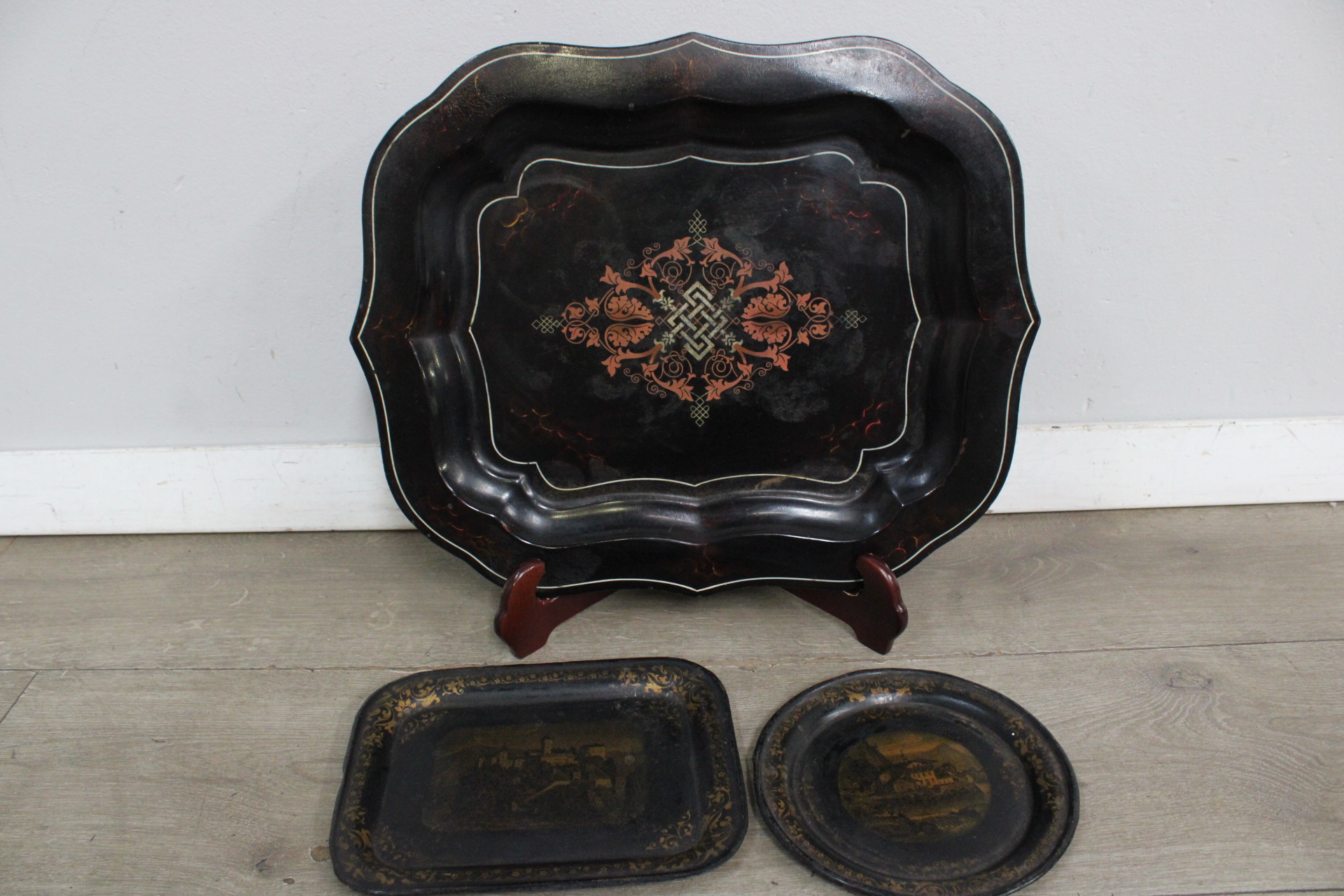 Set van 3 vintage metalen dienbladen – foto 2 – kavel bij GSD Auctions, Zoeterwoude