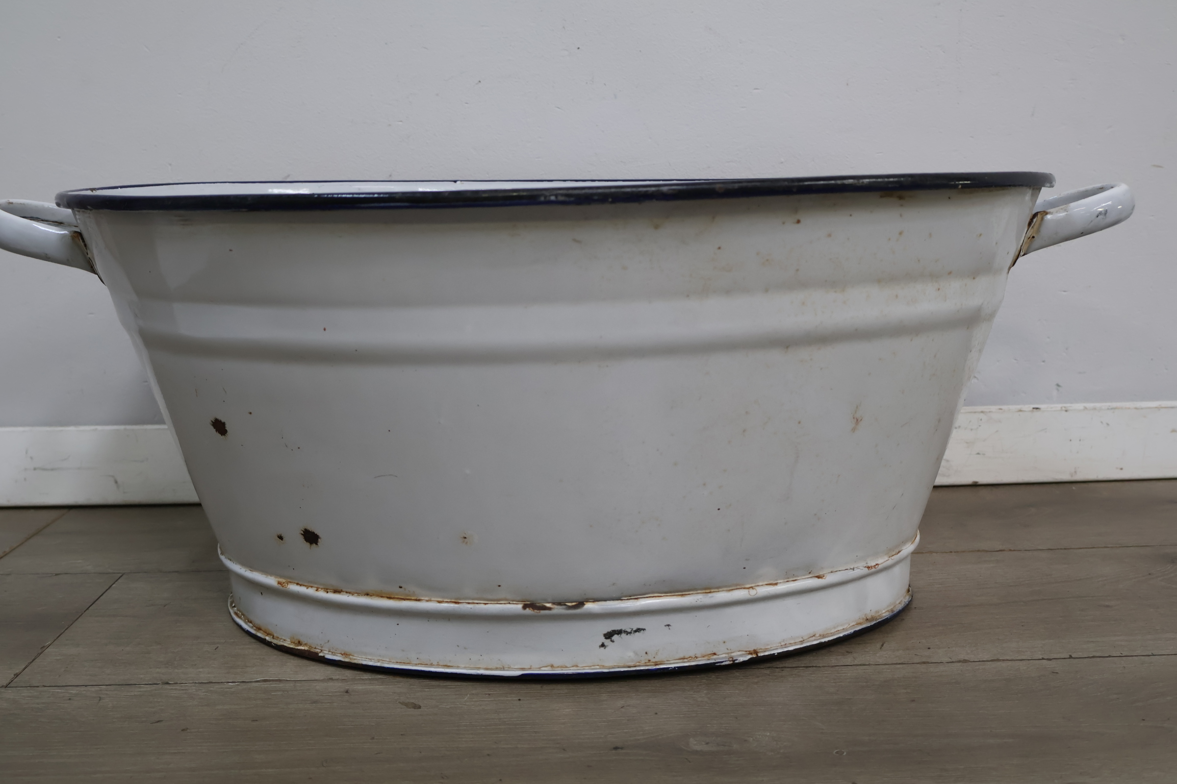 Witte geëmailleerde grote teil – foto 3 – kavel bij GSD Auctions, Zoeterwoude