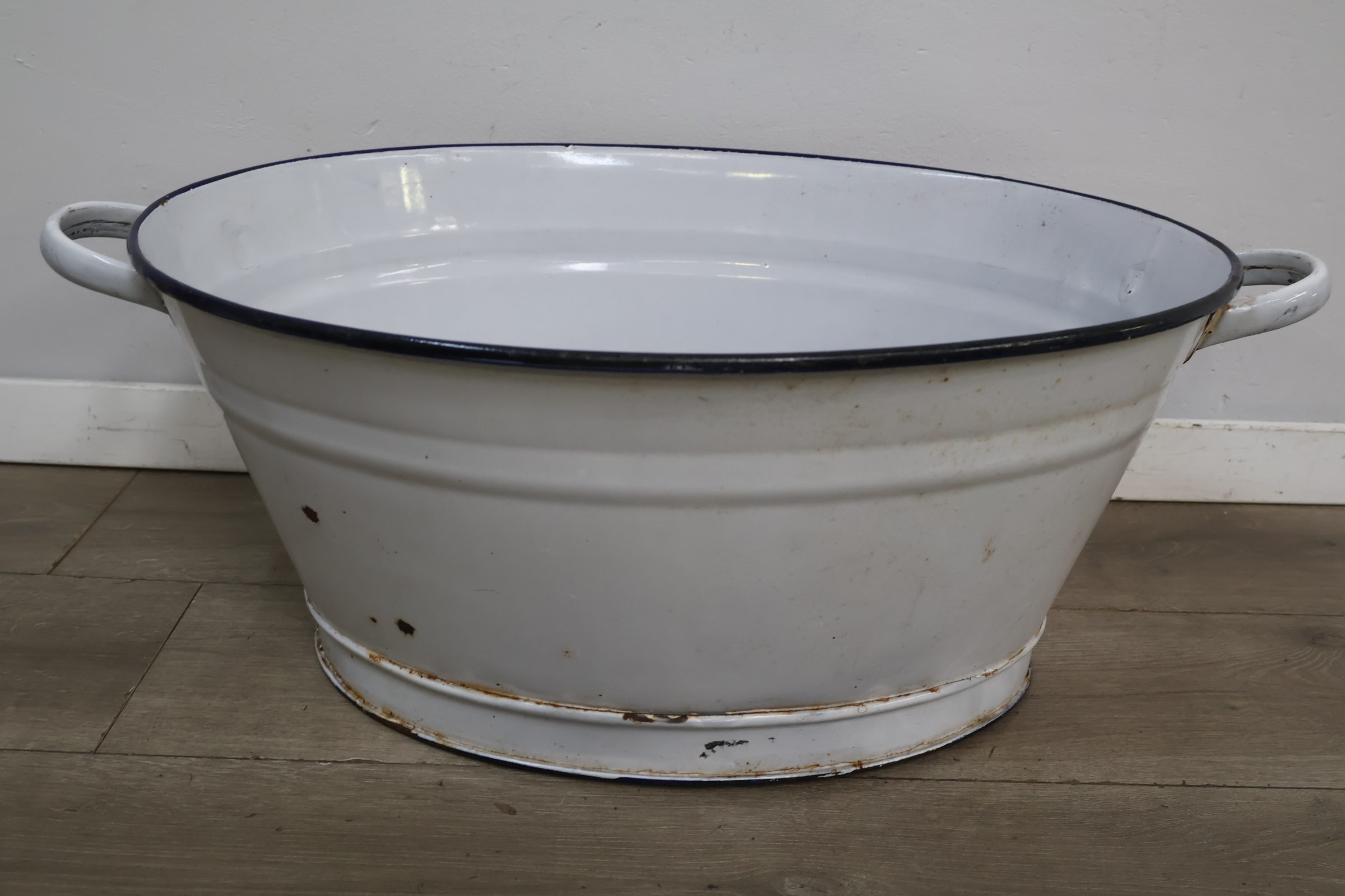 Witte geëmailleerde grote teil – foto 4 – kavel bij GSD Auctions, Zoeterwoude