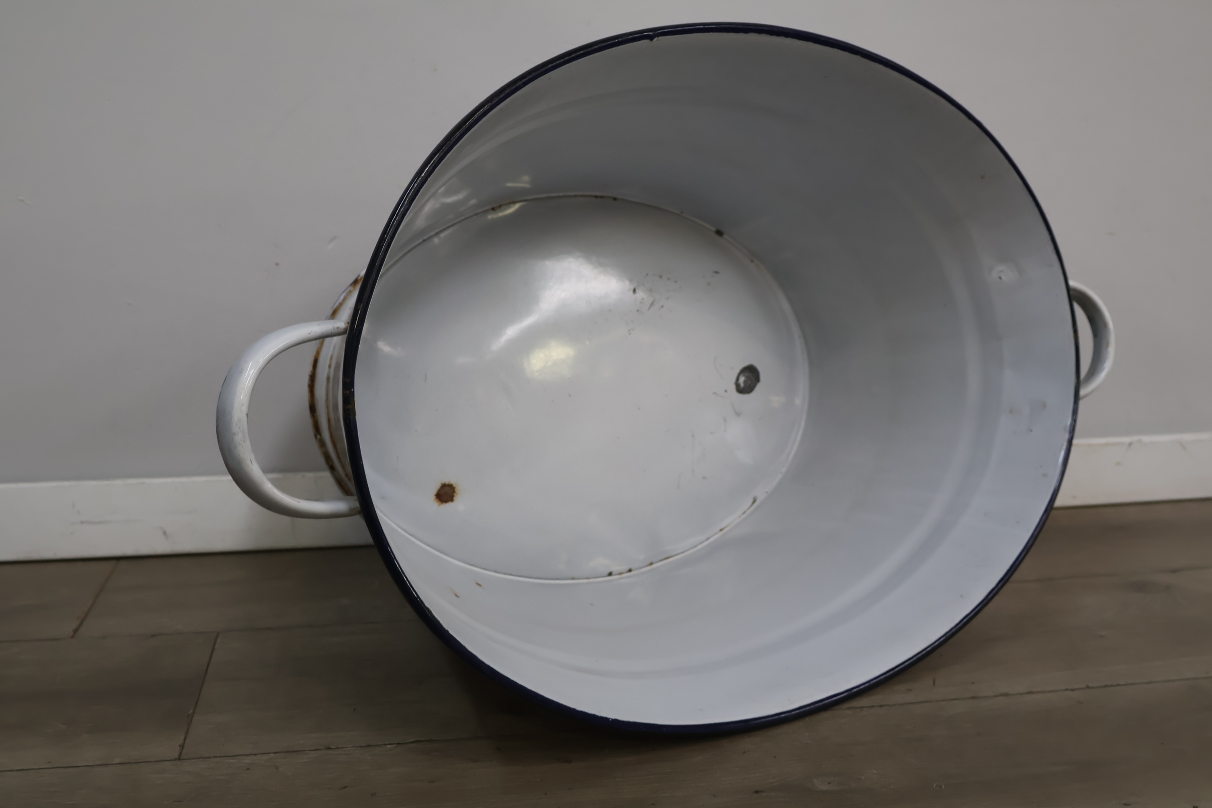 Witte geëmailleerde grote teil – foto 6 – kavel bij GSD Auctions, Zoeterwoude