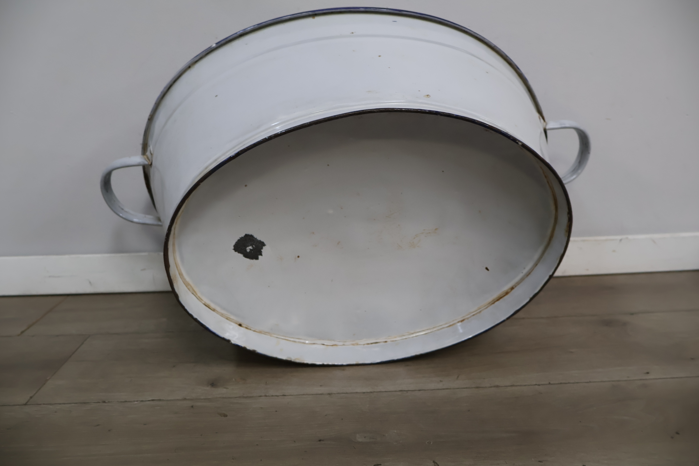 Witte geëmailleerde grote teil – foto 9 – kavel bij GSD Auctions, Zoeterwoude
