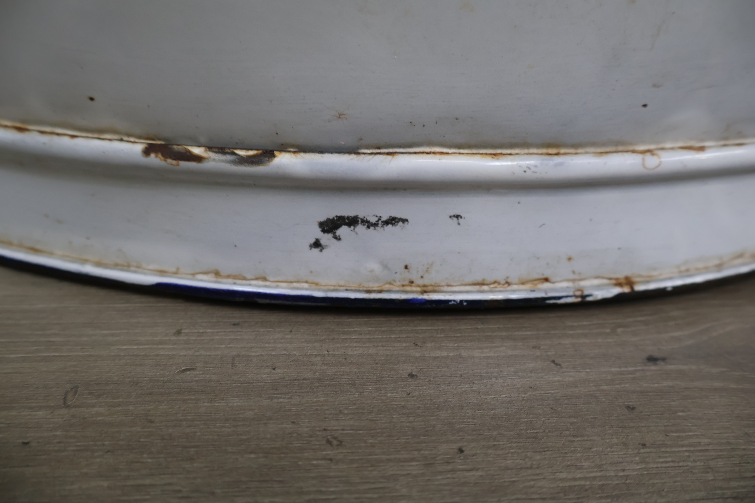 Witte geëmailleerde grote teil – foto 12 – kavel bij GSD Auctions, Zoeterwoude