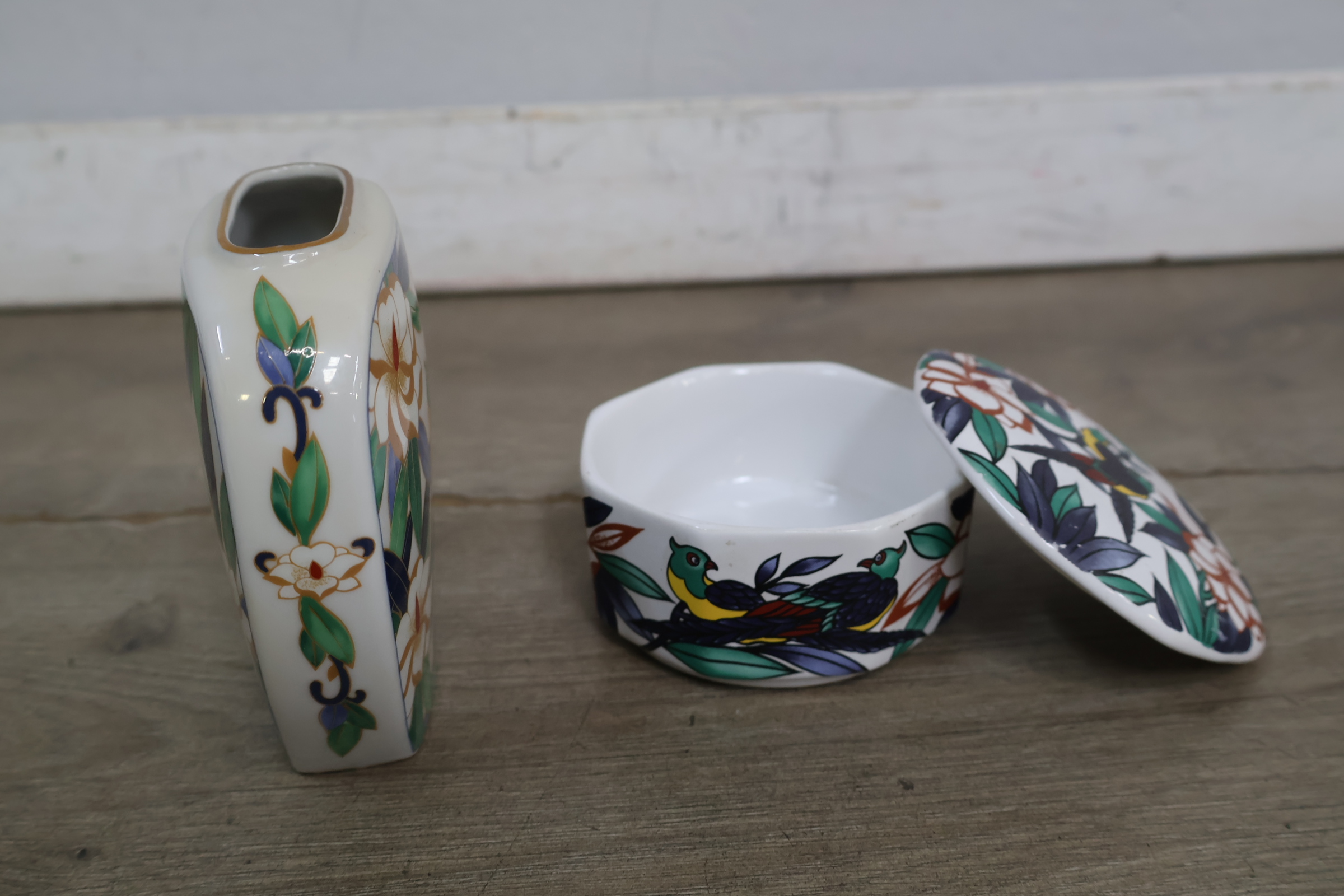 Porseleinen vaas met dekseldoosje – foto 6 – kavel bij GSD Auctions, Zoeterwoude