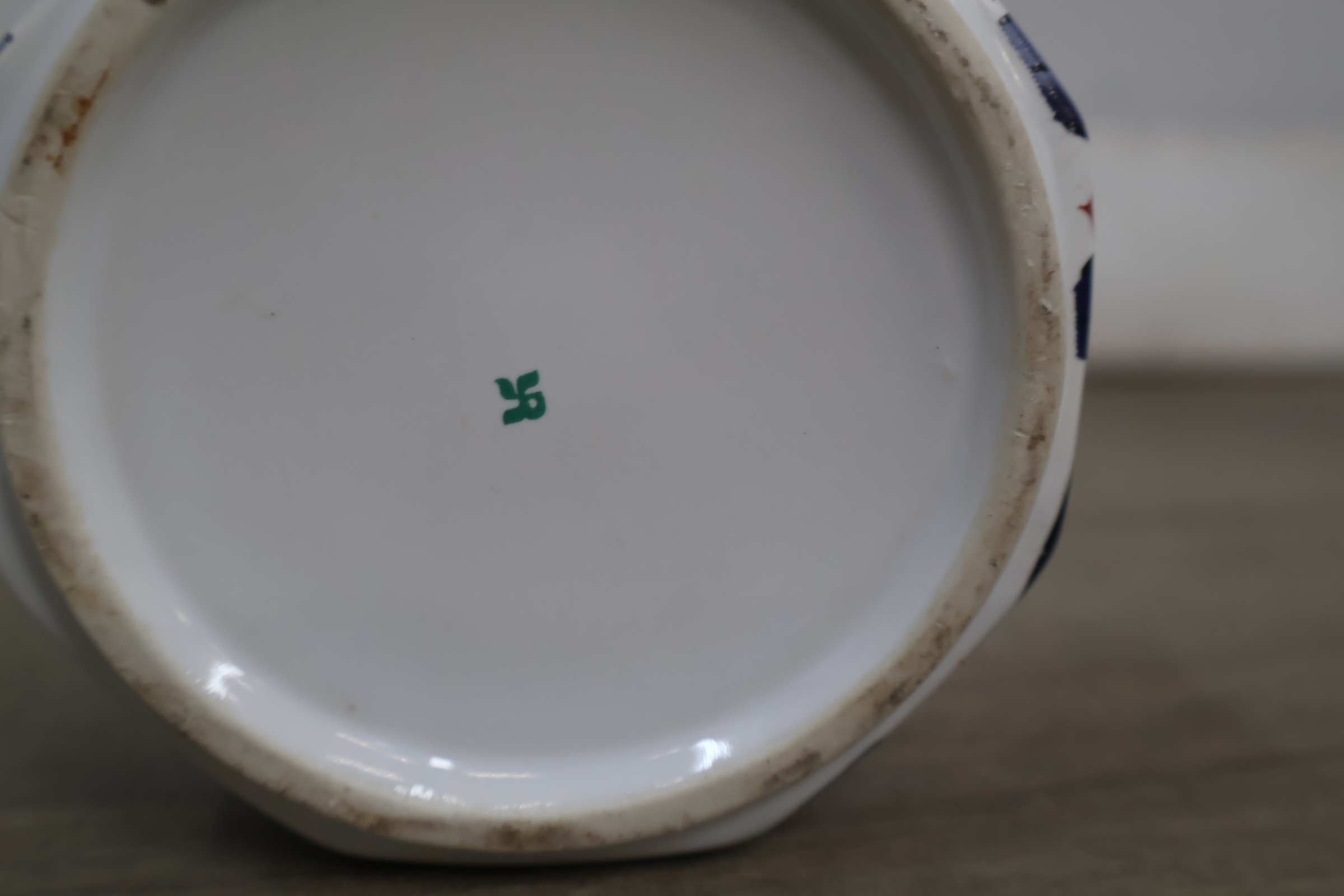 Porseleinen vaas met dekseldoosje – foto 11 – kavel bij GSD Auctions, Zoeterwoude