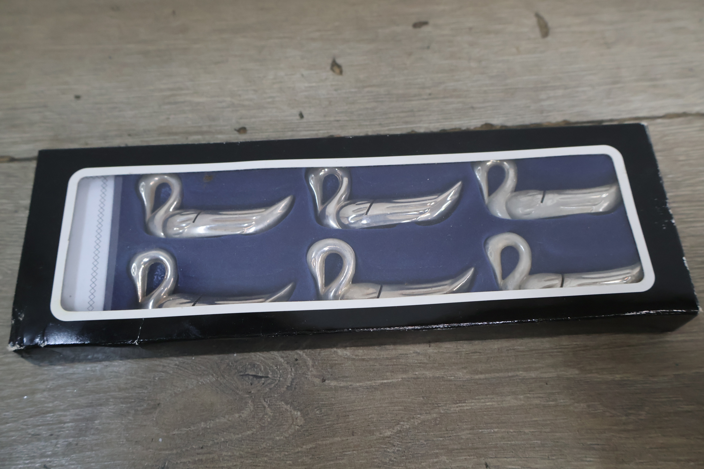 Set van 6 zilverkleurige zwaanvormige messenleggers – foto 2 – kavel bij GSD Auctions, Zoeterwoude