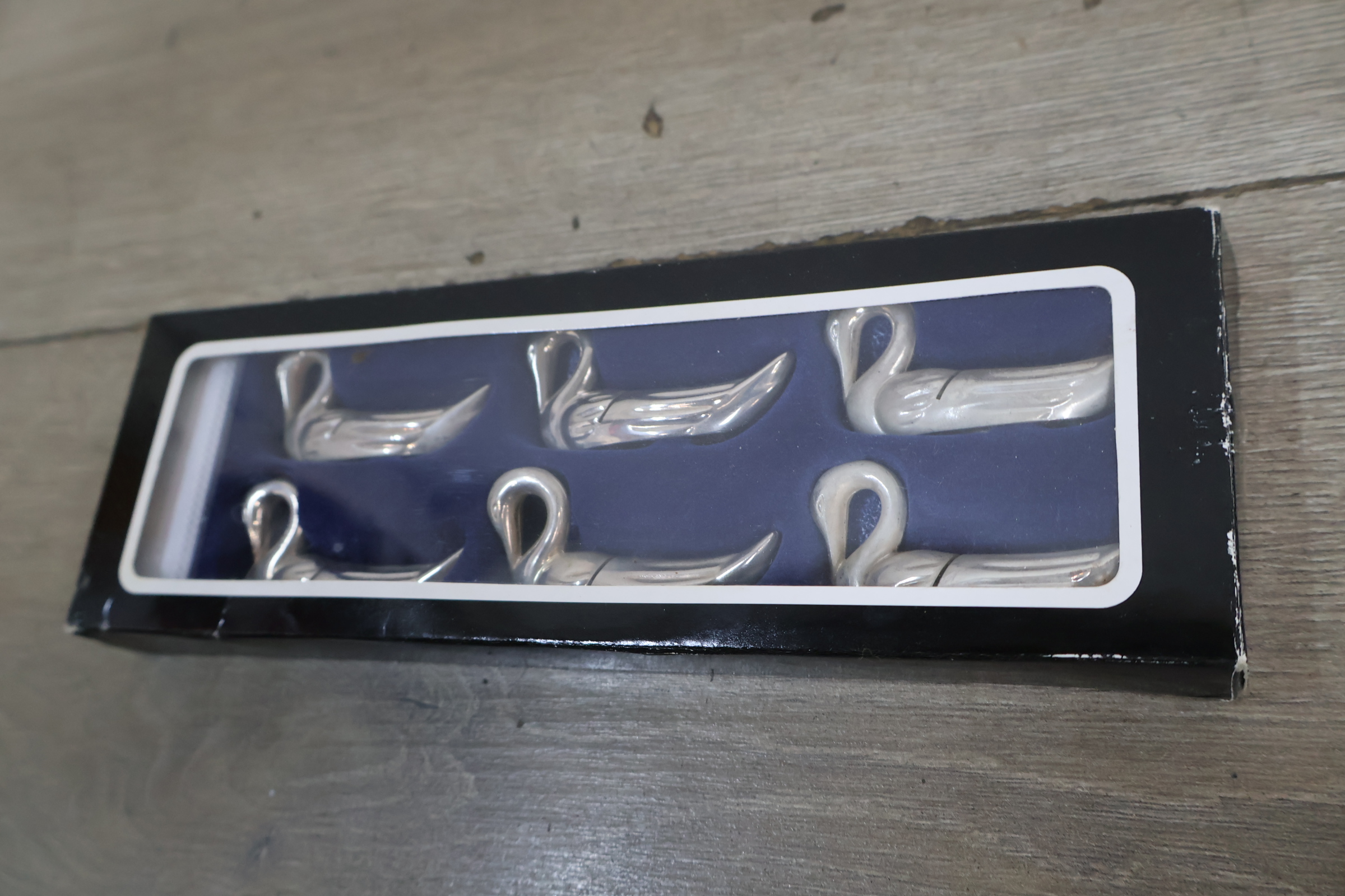 Set van 6 zilverkleurige zwaanvormige messenleggers – foto 3 – kavel bij GSD Auctions, Zoeterwoude