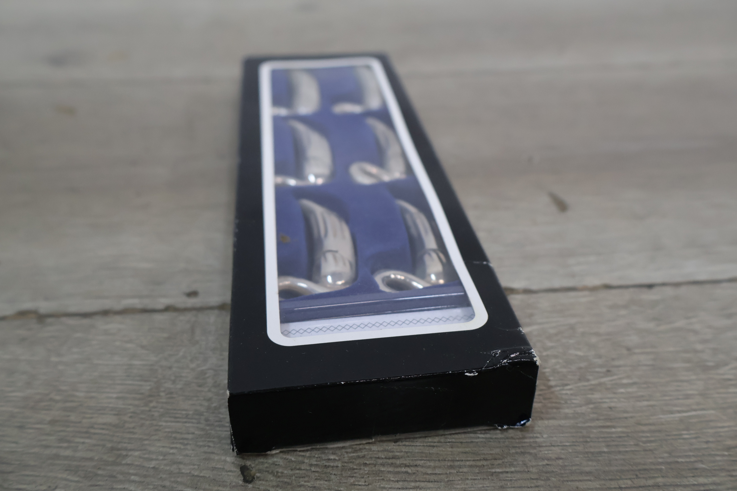 Set van 6 zilverkleurige zwaanvormige messenleggers – foto 4 – kavel bij GSD Auctions, Zoeterwoude