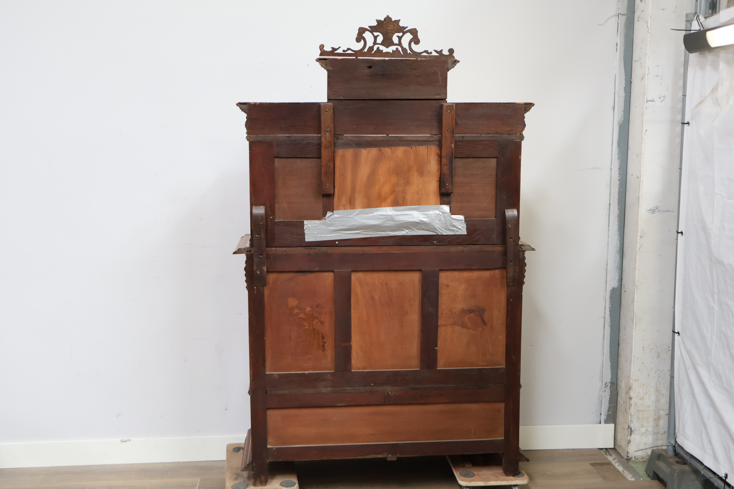 Antieke Franse Renaissance Henry II Walnut Buffetkast – foto 8 – kavel bij GSD Auctions, Zoeterwoude