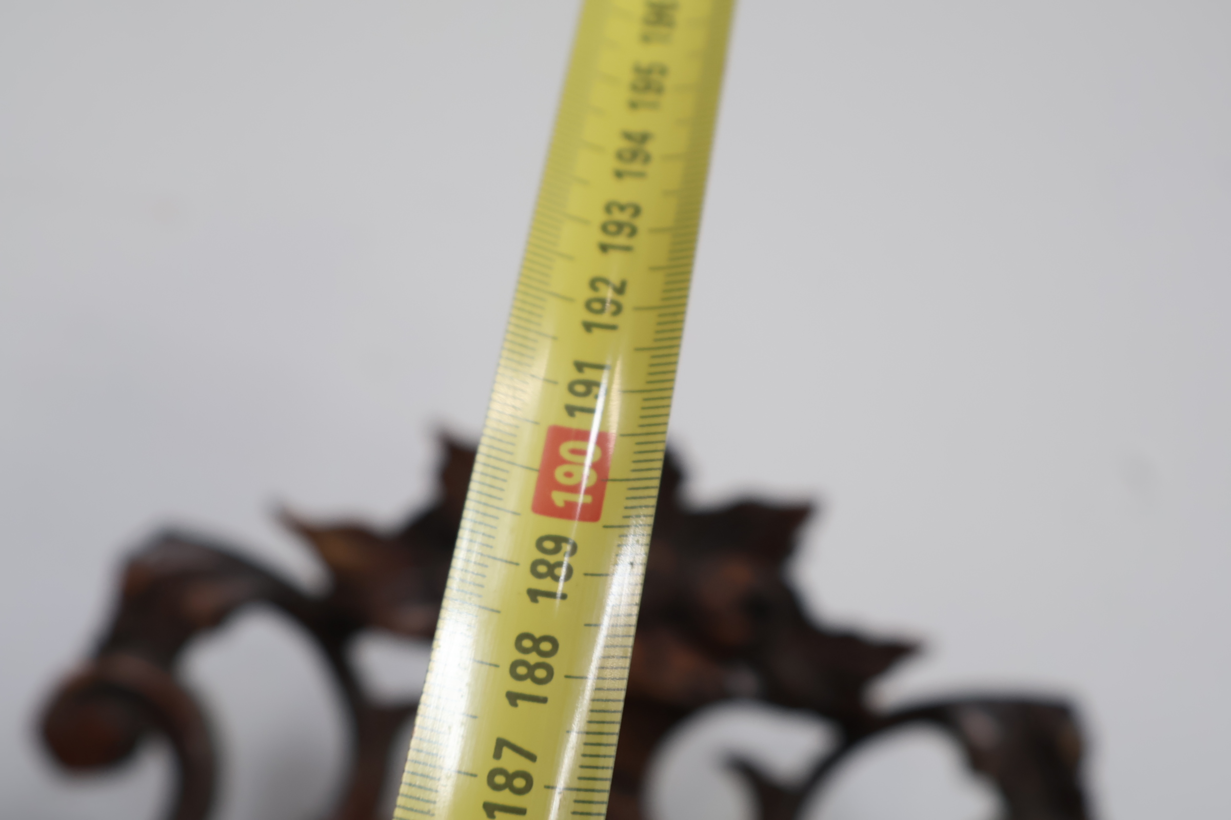 Antieke Franse Renaissance Henry II Walnut Buffetkast – foto 23 – kavel bij GSD Auctions, Zoeterwoude