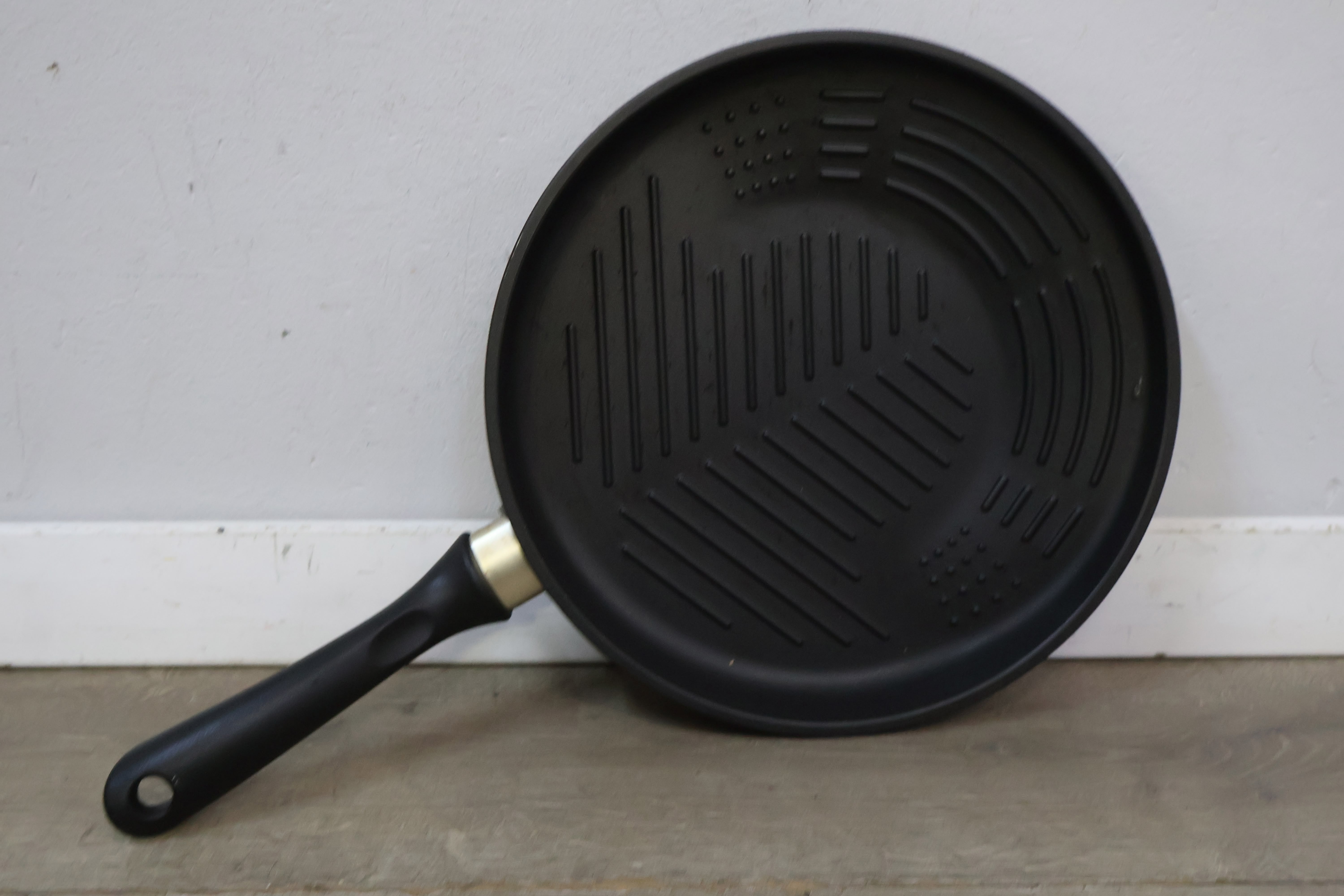 1 Grillpan & 1 Wok & 1 Koekenpan - Hackman, Bernes' – foto 3 – kavel bij GSD Auctions, Zoeterwoude