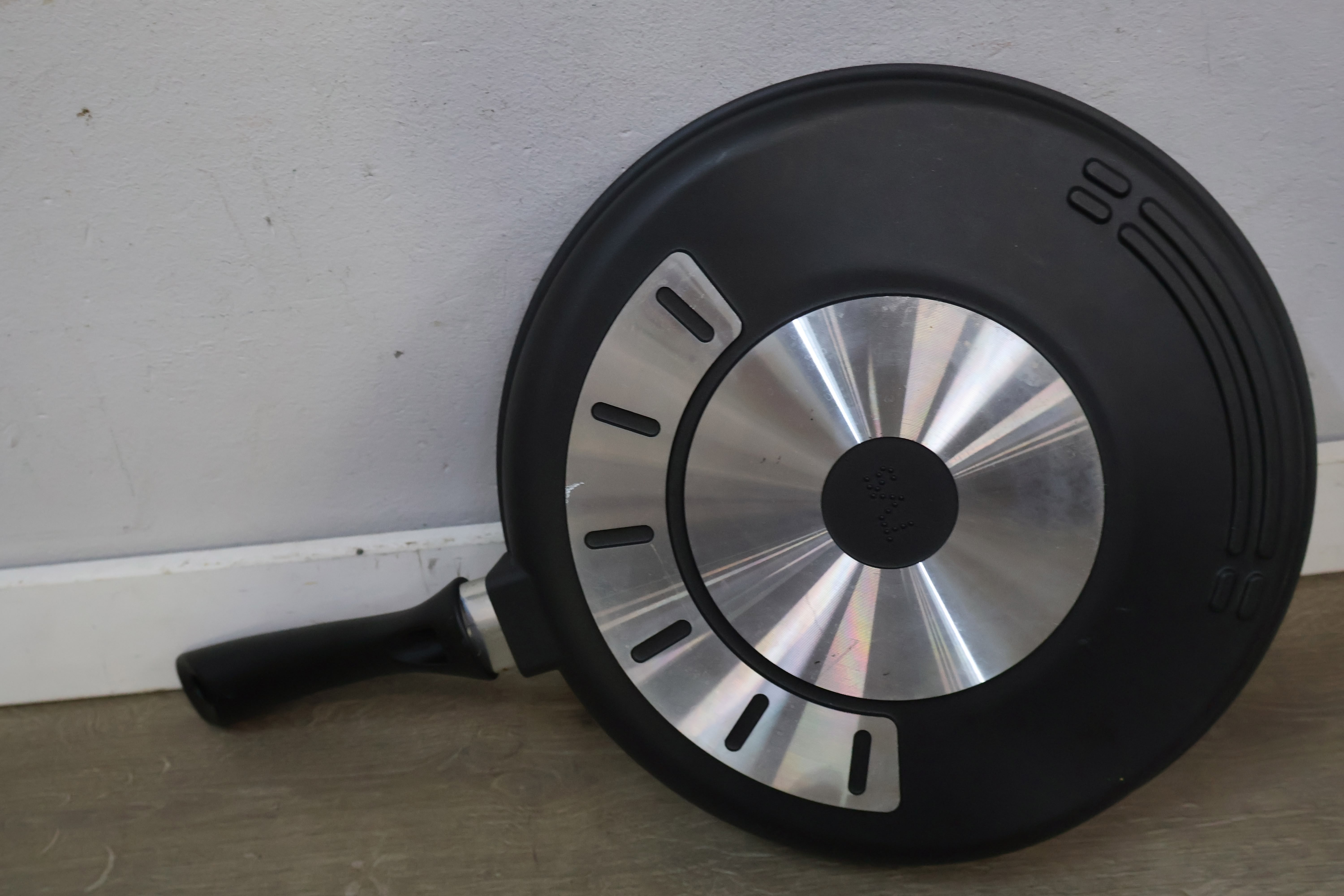 1 Grillpan & 1 Wok & 1 Koekenpan - Hackman, Bernes' – foto 7 – kavel bij GSD Auctions, Zoeterwoude