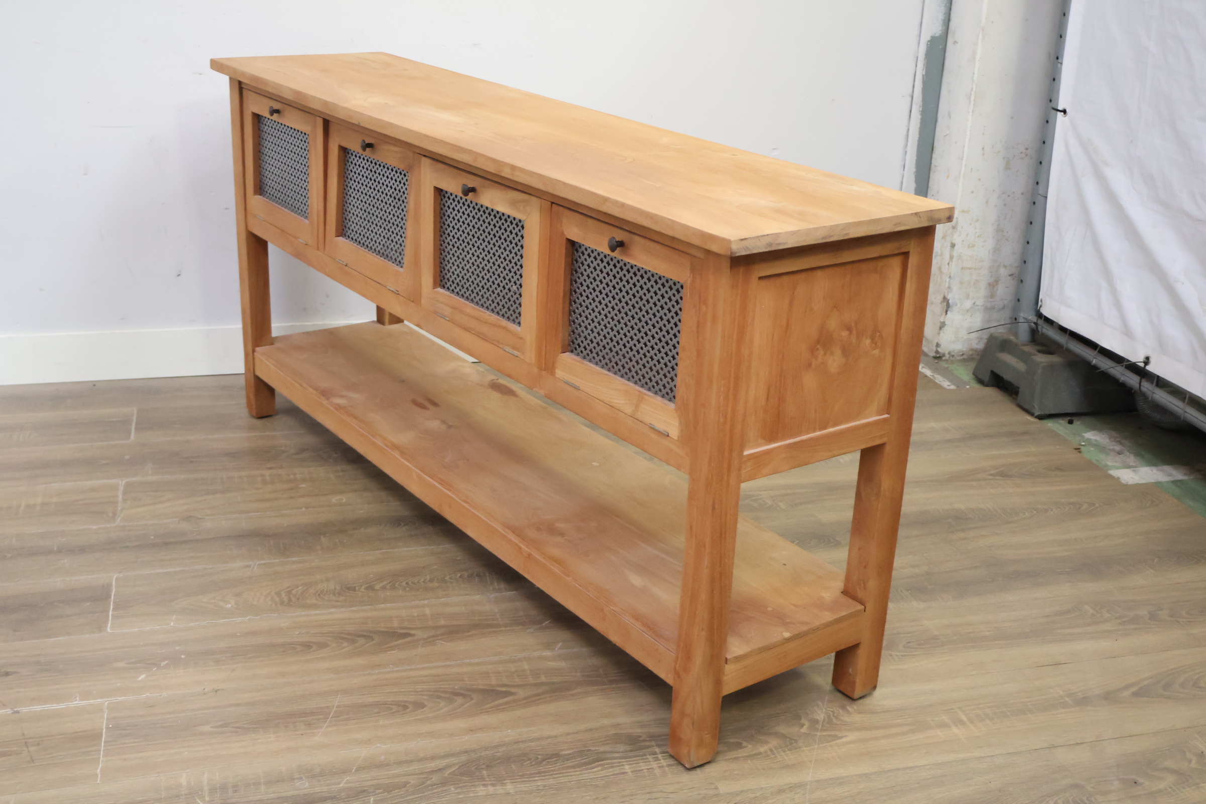 Houten dressoir met gaasdeuren – foto 9 – kavel bij GSD Auctions, Zoeterwoude
