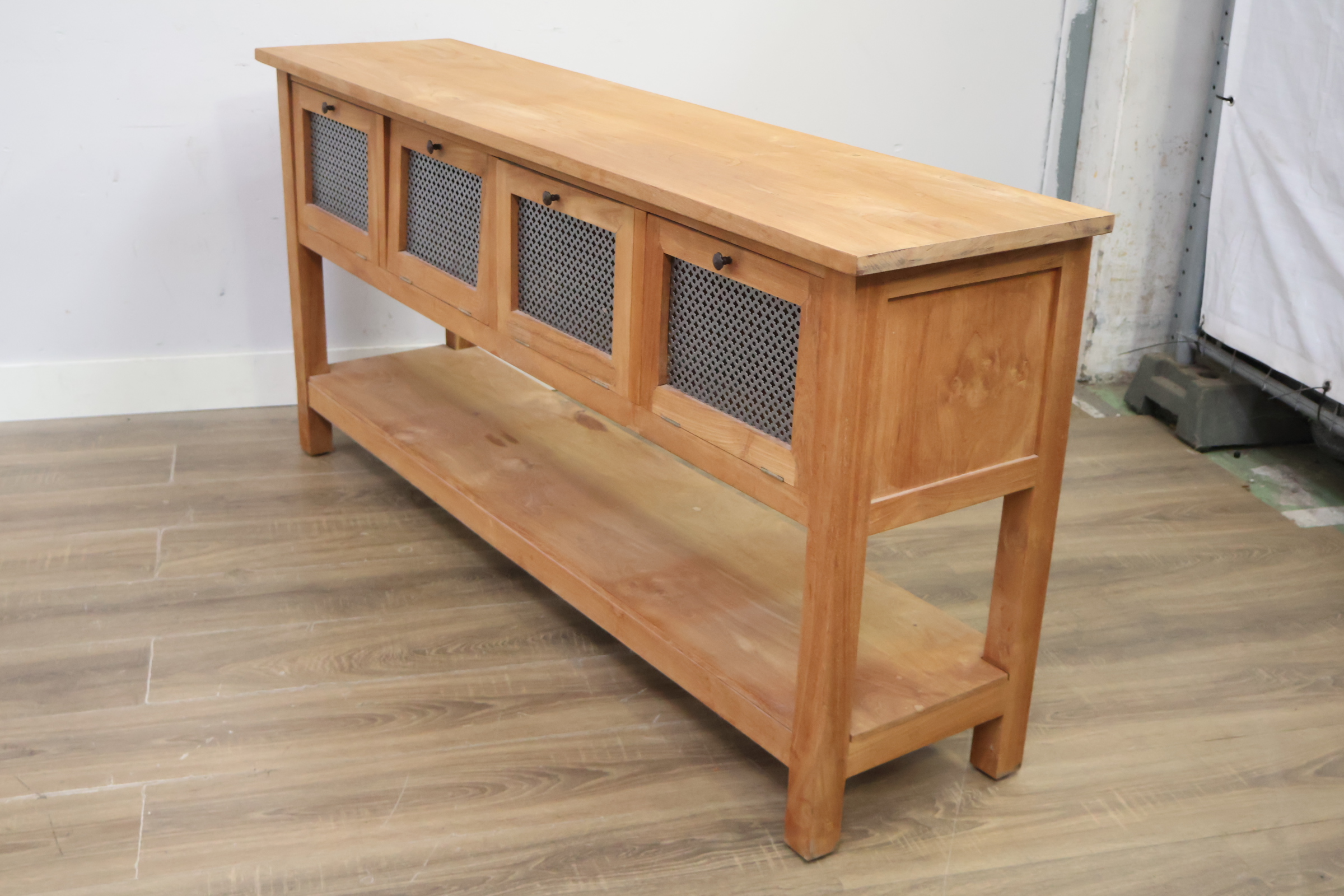 Houten dressoir met gaasdeuren – foto 10 – kavel bij GSD Auctions, Zoeterwoude