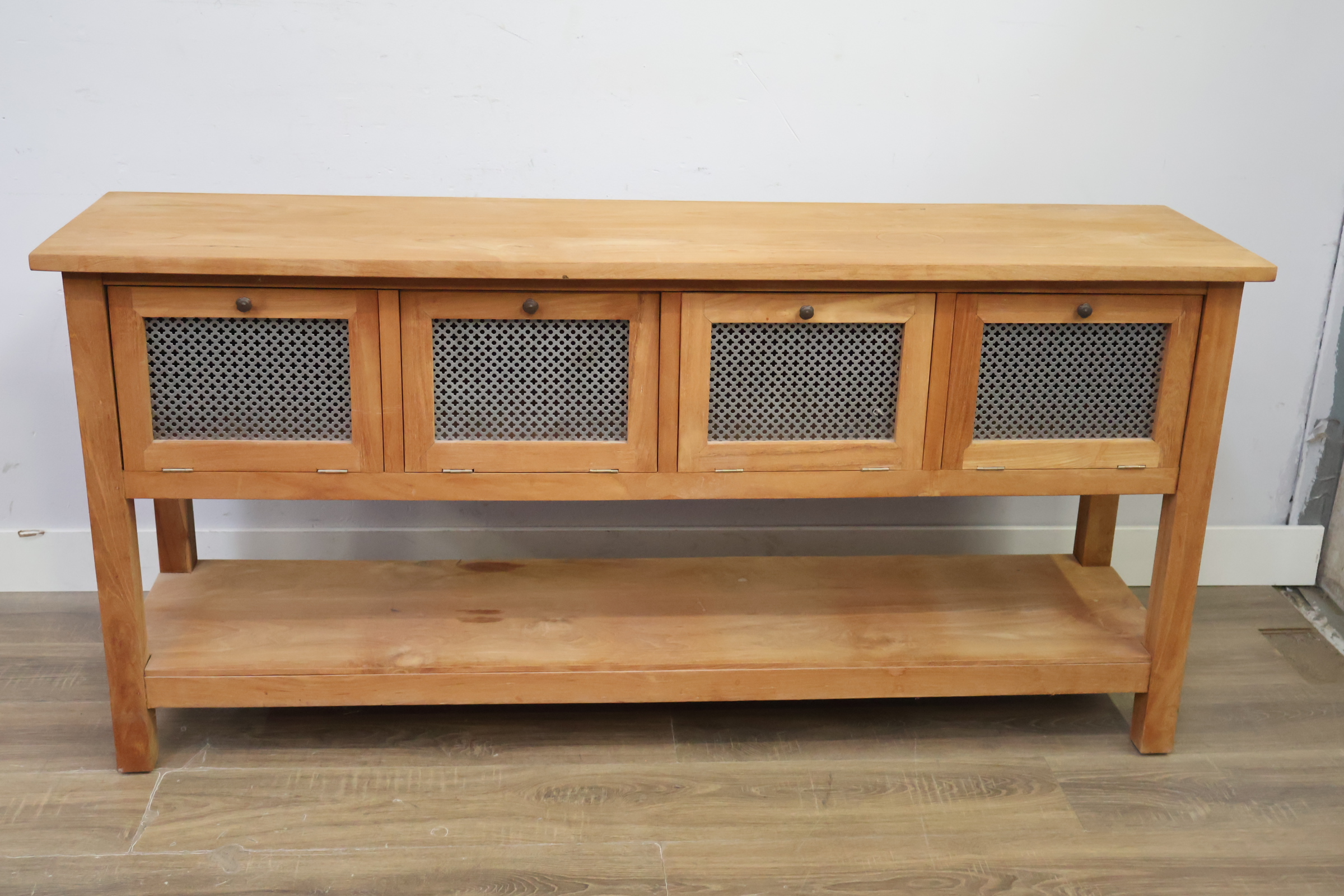Houten dressoir met gaasdeuren – foto 13 – kavel bij GSD Auctions, Zoeterwoude