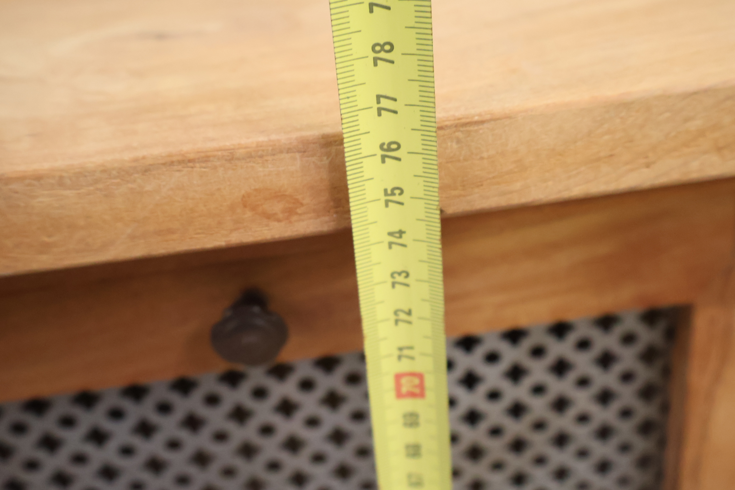 Houten dressoir met gaasdeuren – foto 17 – kavel bij GSD Auctions, Zoeterwoude
