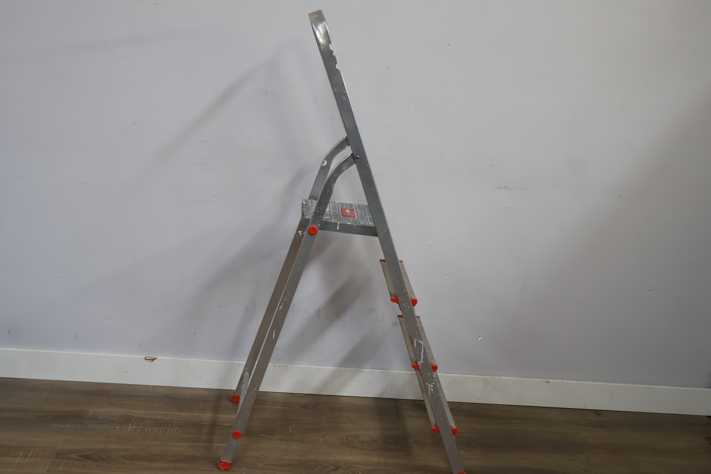 Altrex vouwladder met vier treden – foto 4 – kavel bij GSD Auctions, Zoeterwoude