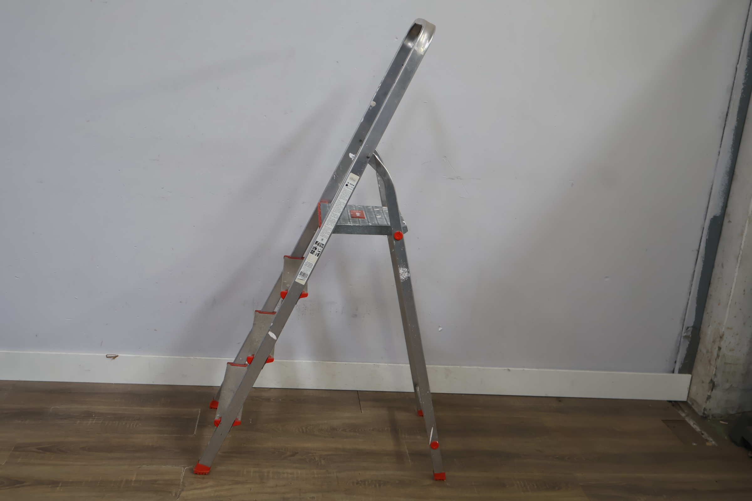 Altrex vouwladder met vier treden – foto 8 – kavel bij GSD Auctions, Zoeterwoude