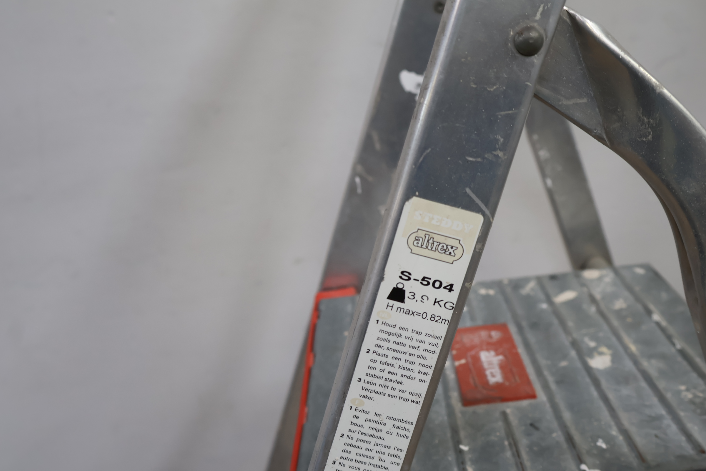 Altrex vouwladder met vier treden – foto 9 – kavel bij GSD Auctions, Zoeterwoude