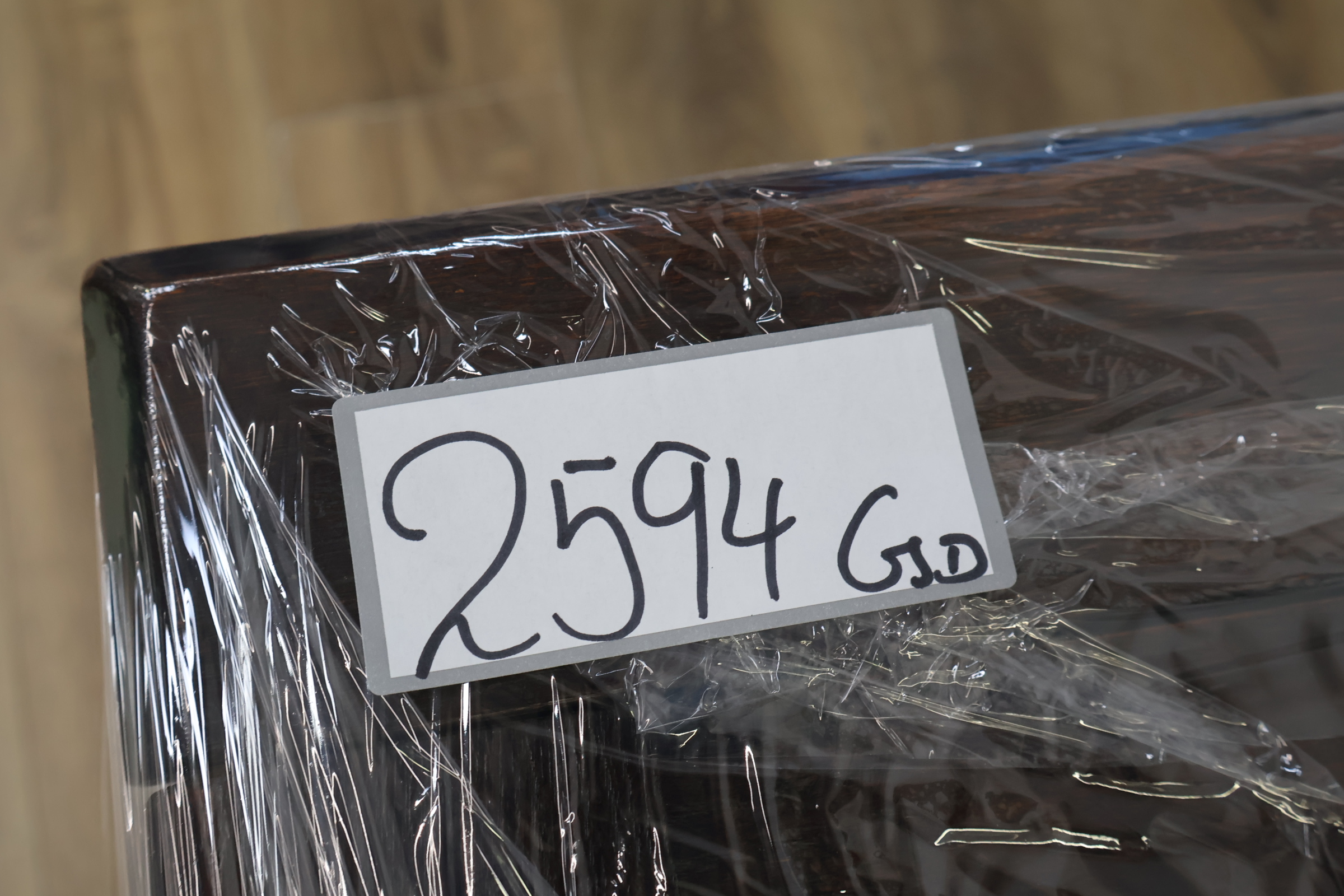Antieke houten kist met houtsnijwerk – foto 25 – kavel bij GSD Auctions, Zoeterwoude