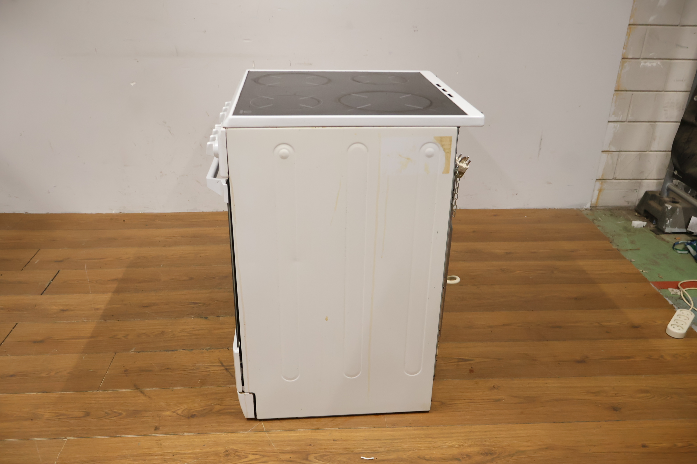 Indesit Elektrisch Fornuis Met Kookplaat – foto 8 – kavel bij GSD Auctions, Zoeterwoude