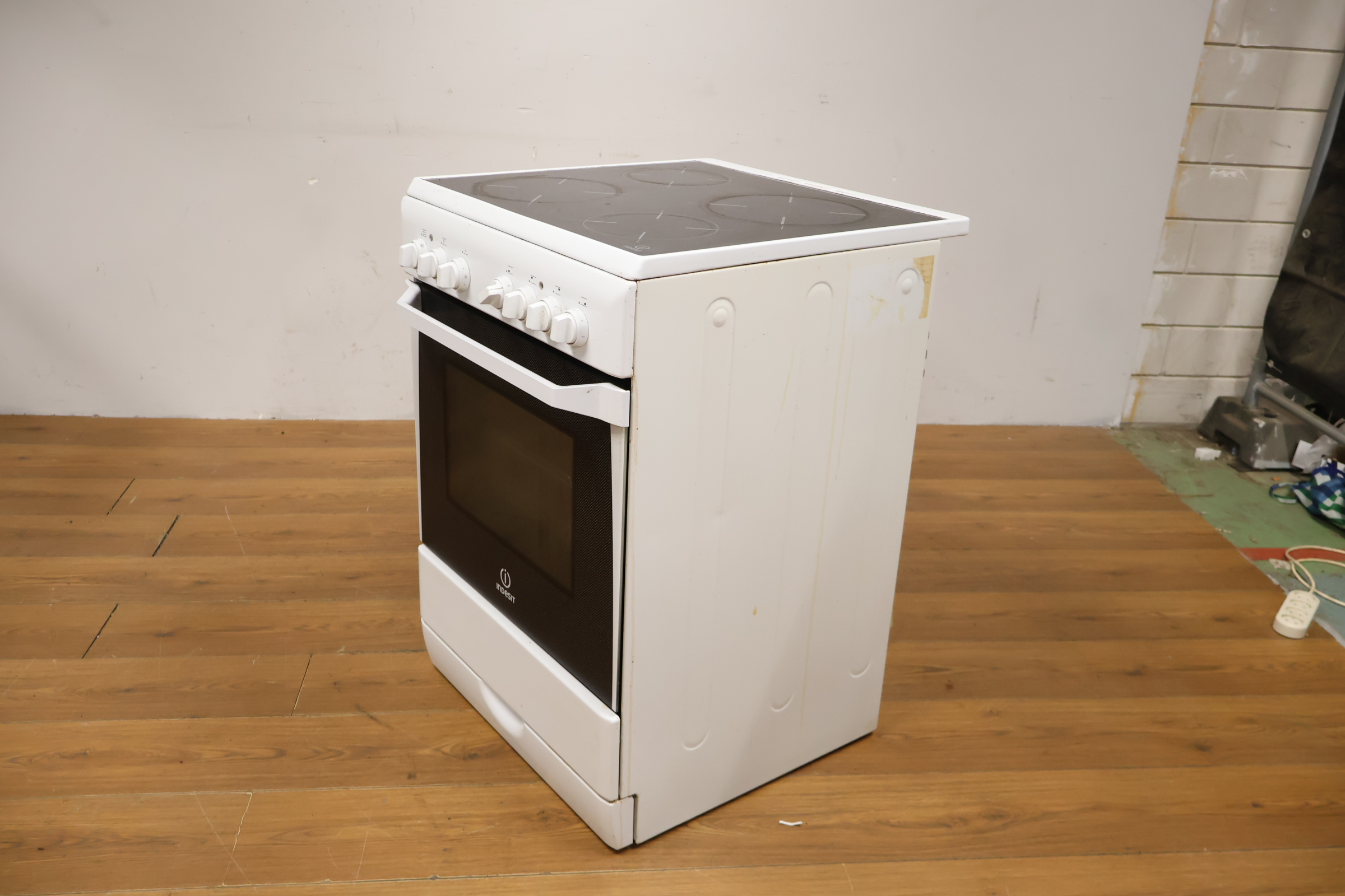 Indesit Elektrisch Fornuis Met Kookplaat – foto 9 – kavel bij GSD Auctions, Zoeterwoude
