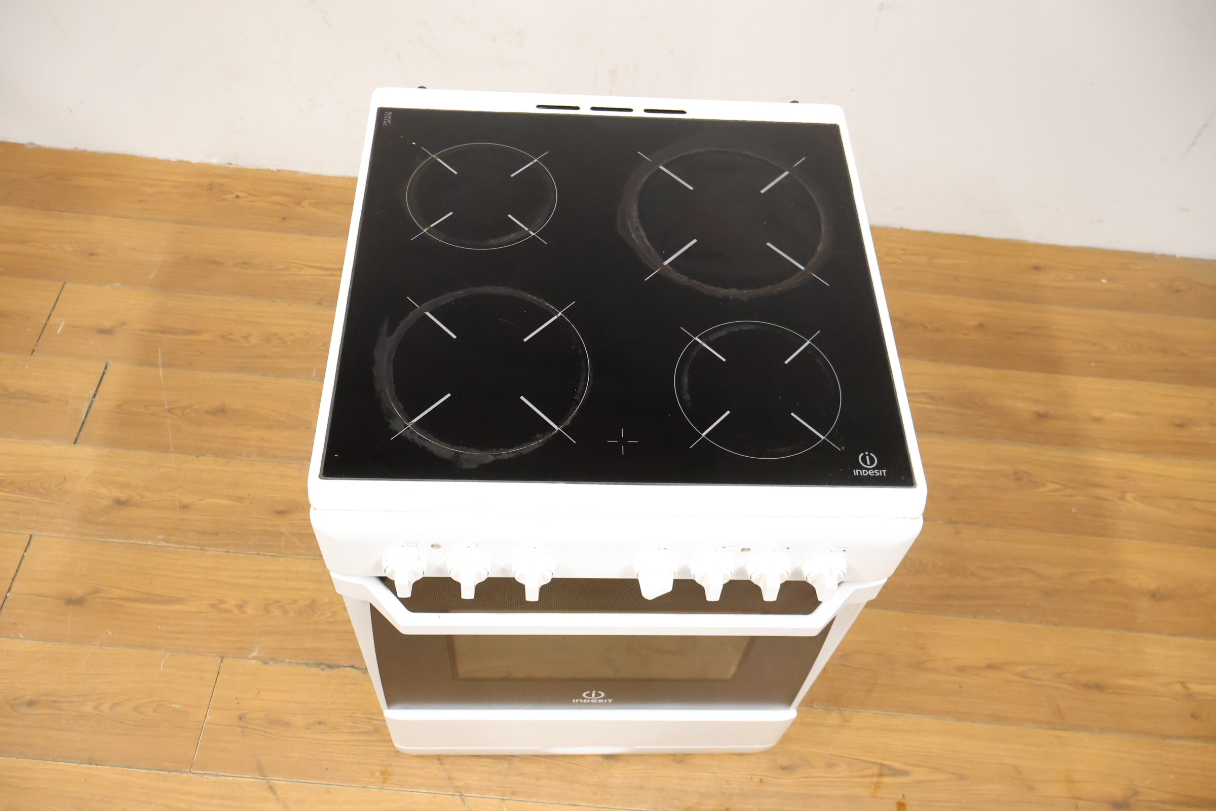 Indesit Elektrisch Fornuis Met Kookplaat – foto 17 – kavel bij GSD Auctions, Zoeterwoude