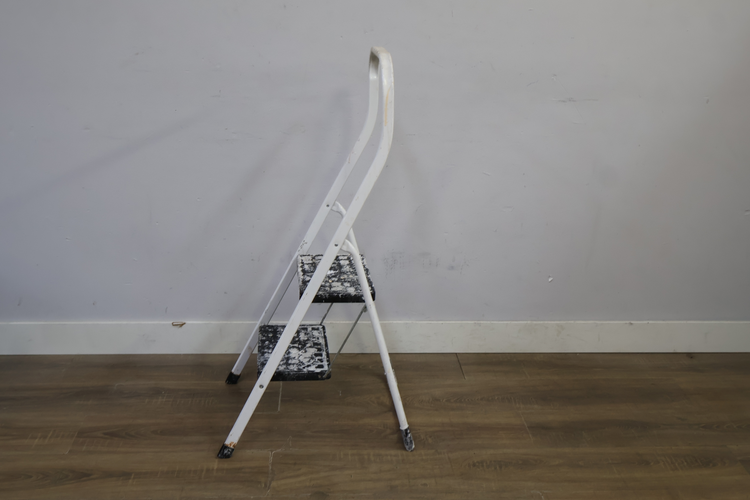 Metalen trapladder met twee treden – foto 7 – kavel bij GSD Auctions, Zoeterwoude