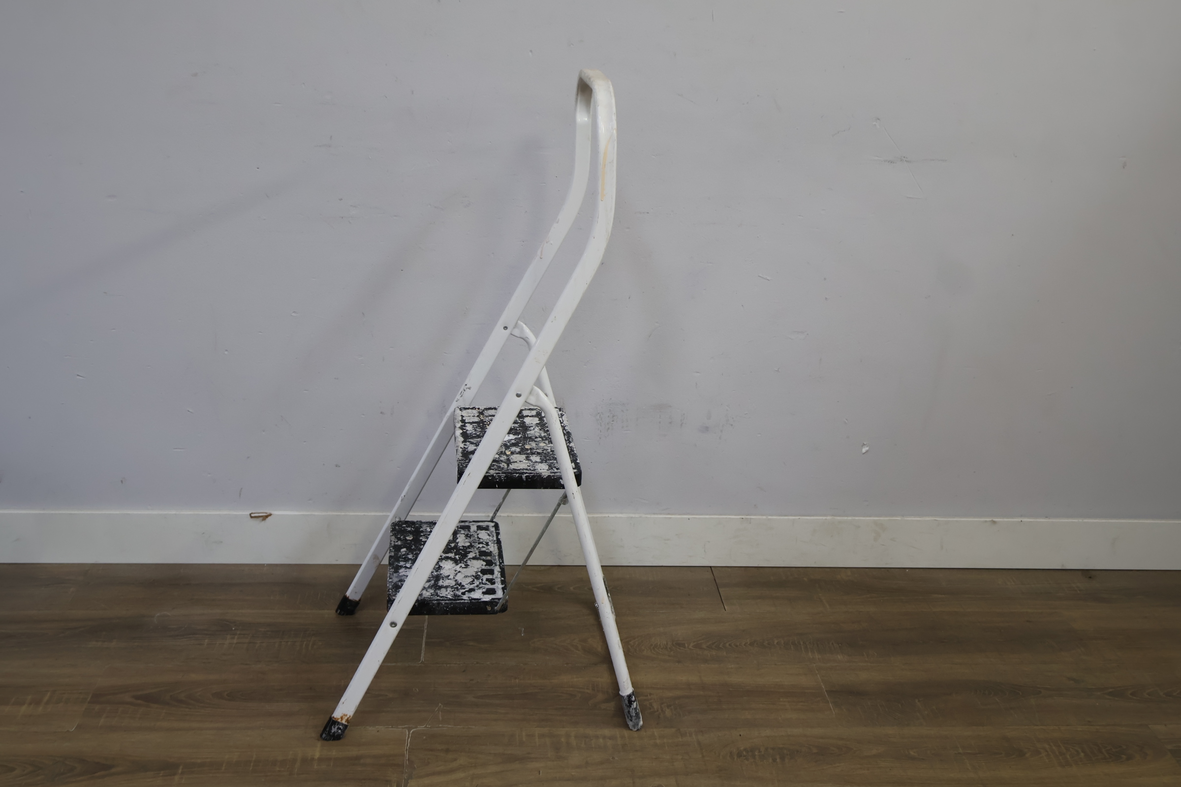 Metalen trapladder met twee treden – foto 8 – kavel bij GSD Auctions, Zoeterwoude