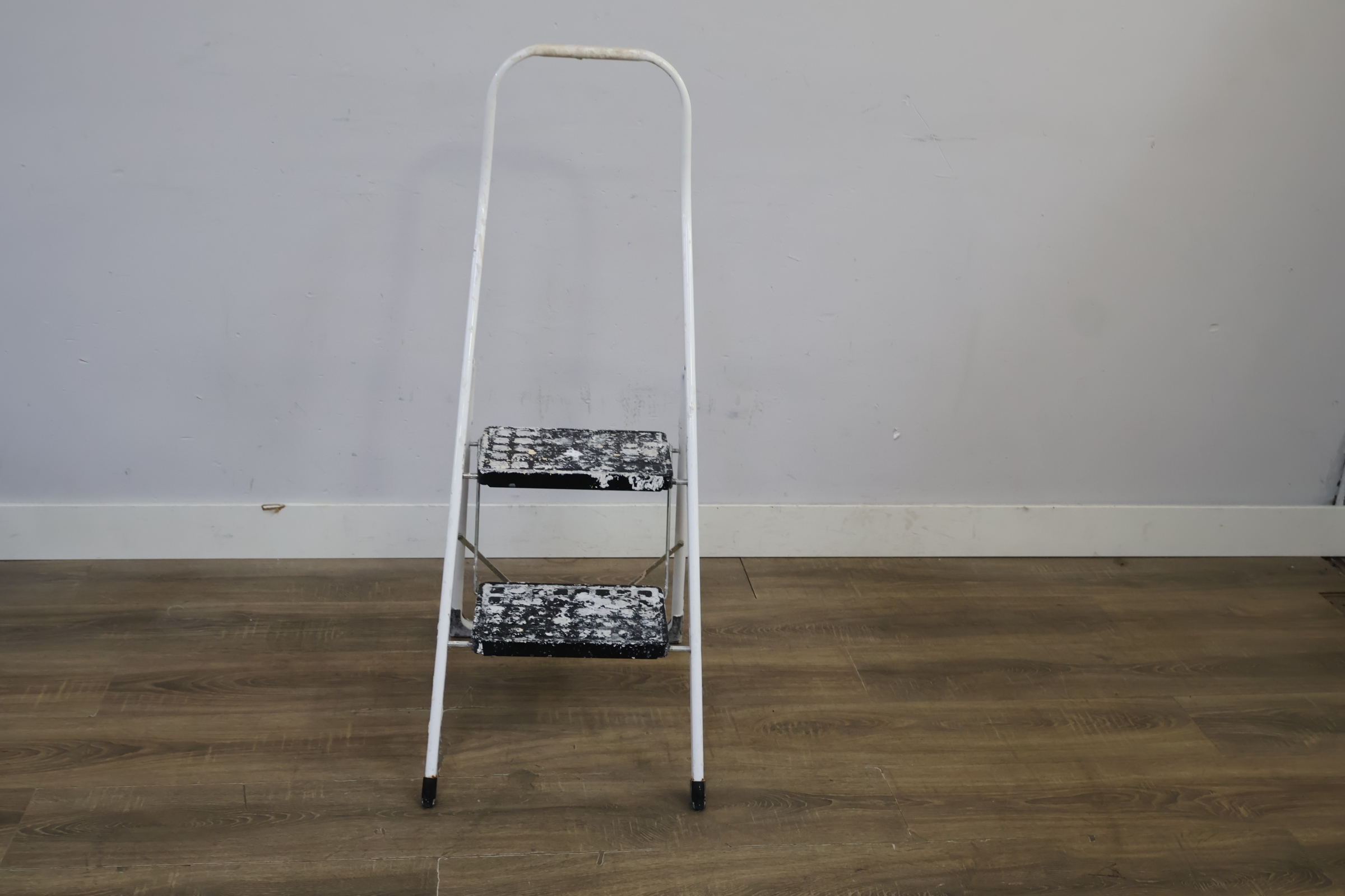 Metalen trapladder met twee treden – foto 10 – kavel bij GSD Auctions, Zoeterwoude