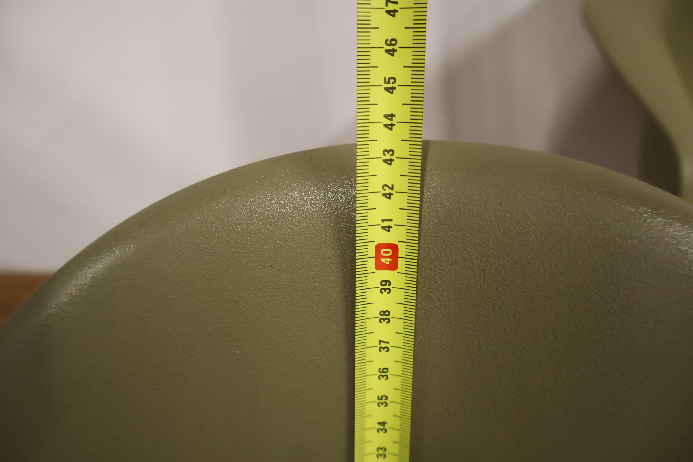 Set van 4 keurige kuipstoelen - Vitra Eames-Stijl – foto 16 – kavel bij GSD Auctions, Zoeterwoude