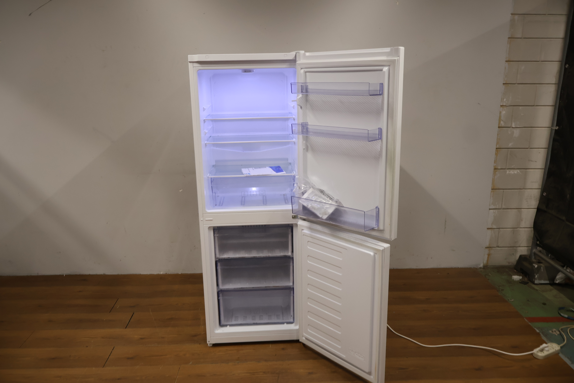 Beko koelvries-combinatie Koelkast – foto 12 – kavel bij GSD Auctions, Zoeterwoude