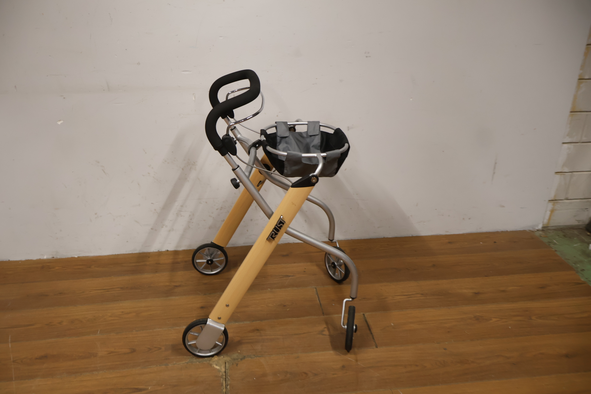 Trust Care Indoor Rollator – foto 4 – kavel bij GSD Auctions, Zoeterwoude