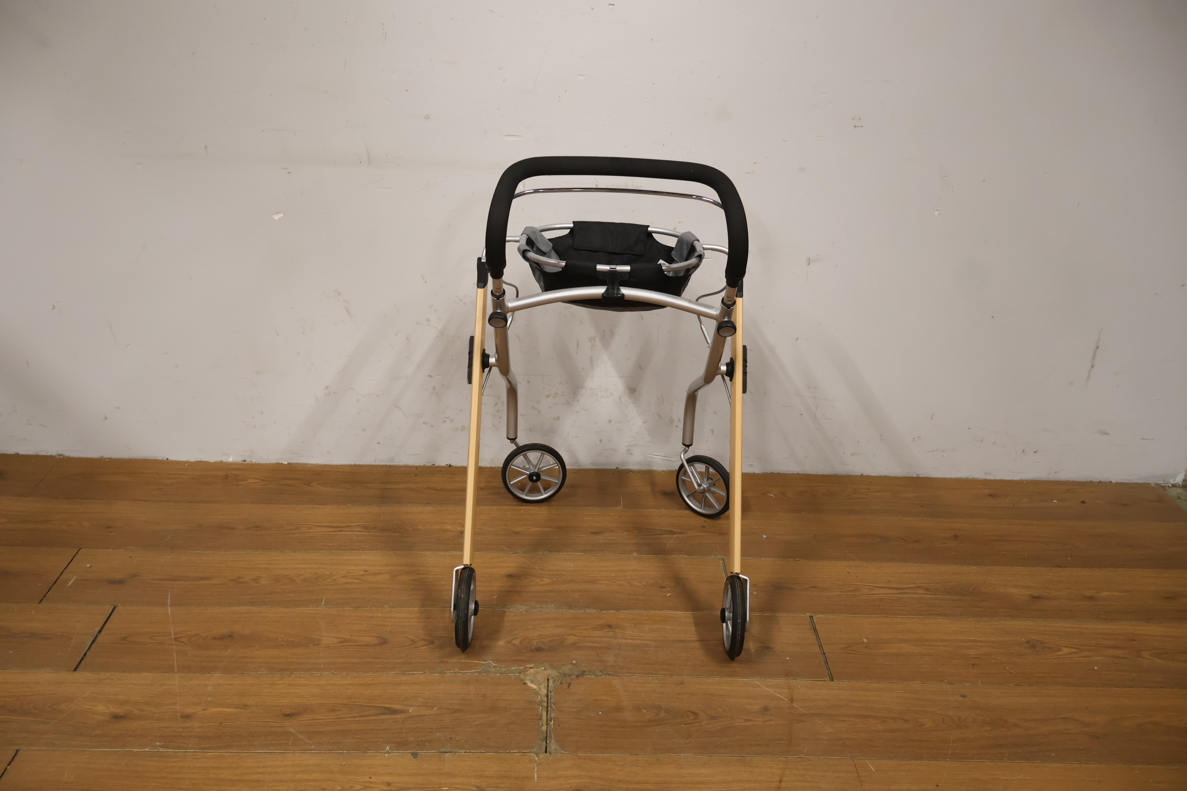 Trust Care Indoor Rollator – foto 6 – kavel bij GSD Auctions, Zoeterwoude