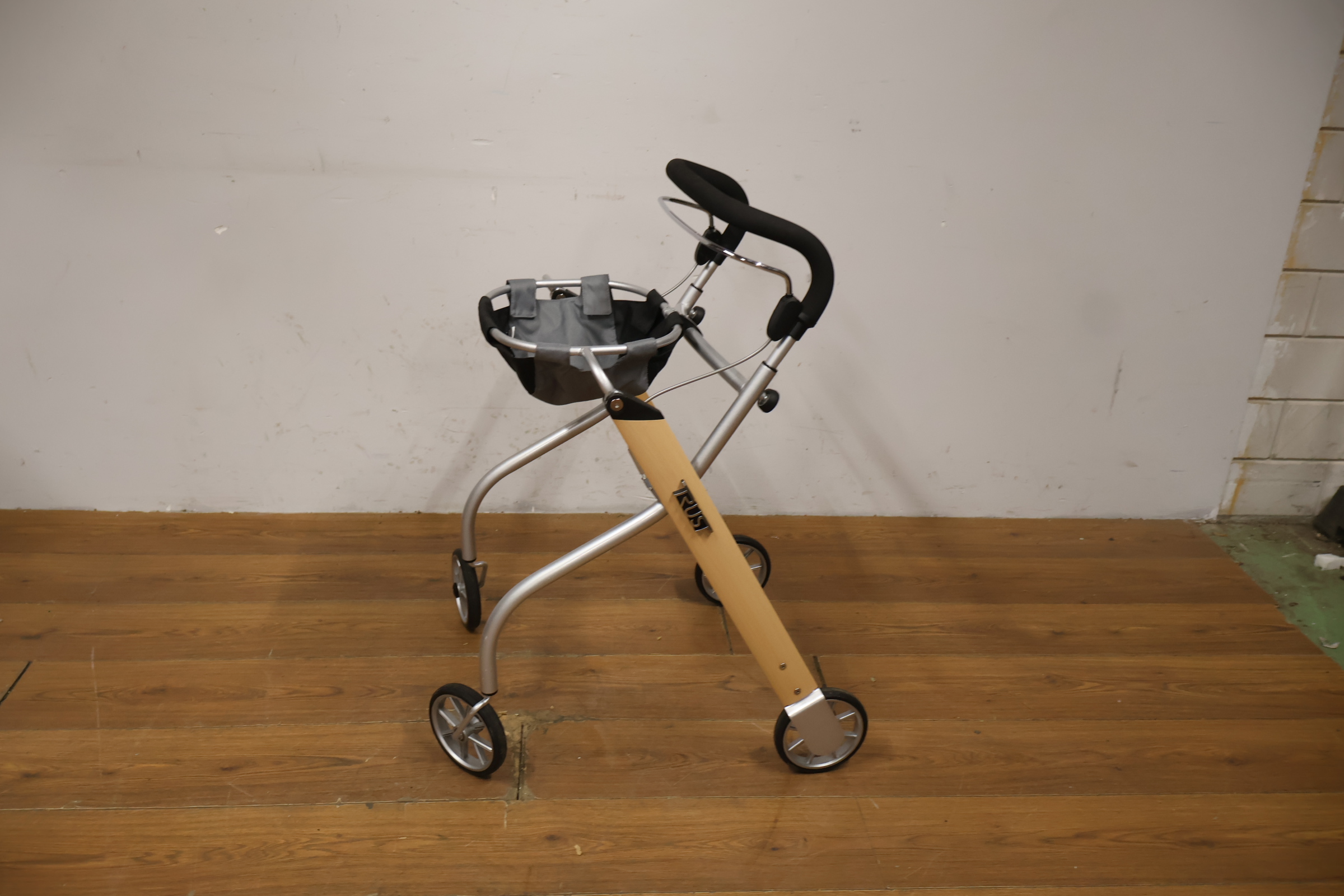 Trust Care Indoor Rollator – foto 8 – kavel bij GSD Auctions, Zoeterwoude