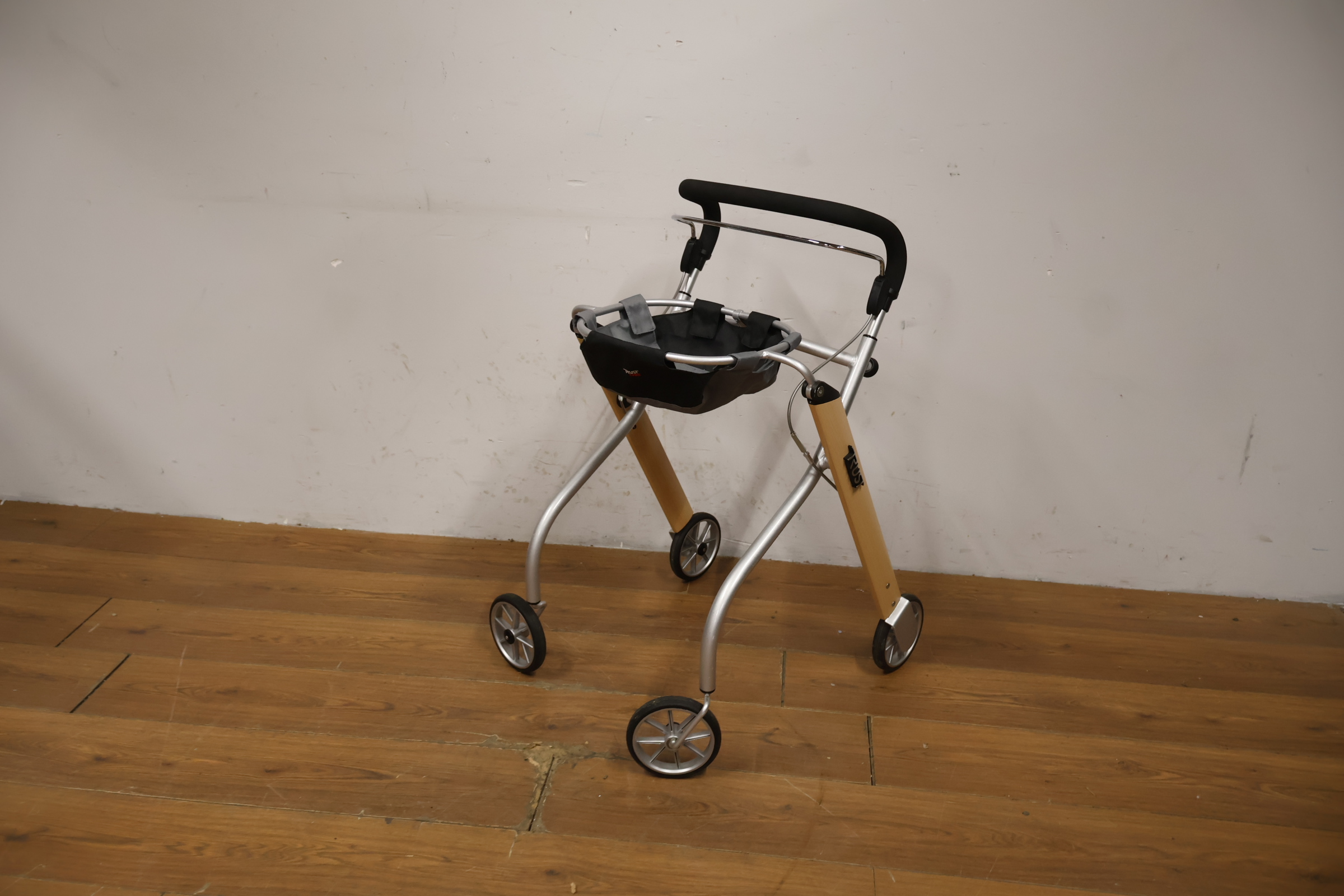 Trust Care Indoor Rollator – foto 10 – kavel bij GSD Auctions, Zoeterwoude