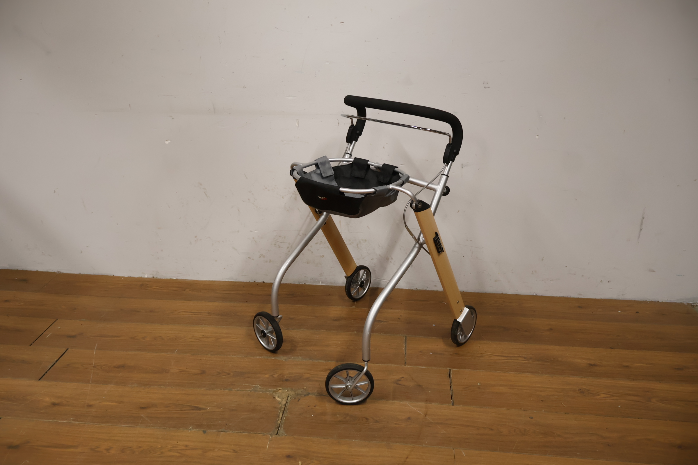 Trust Care Indoor Rollator – foto 11 – kavel bij GSD Auctions, Zoeterwoude