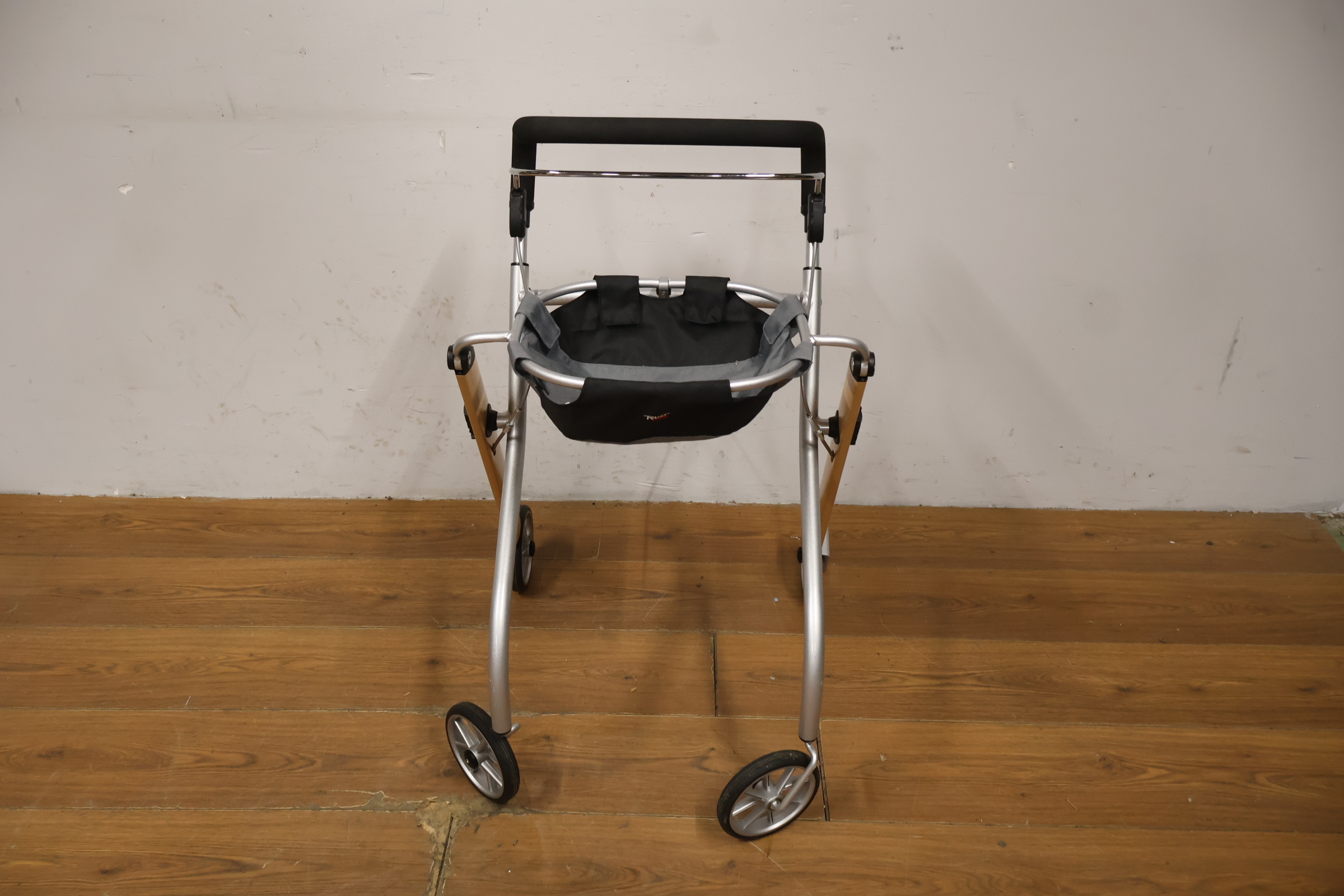 Trust Care Indoor Rollator – foto 13 – kavel bij GSD Auctions, Zoeterwoude