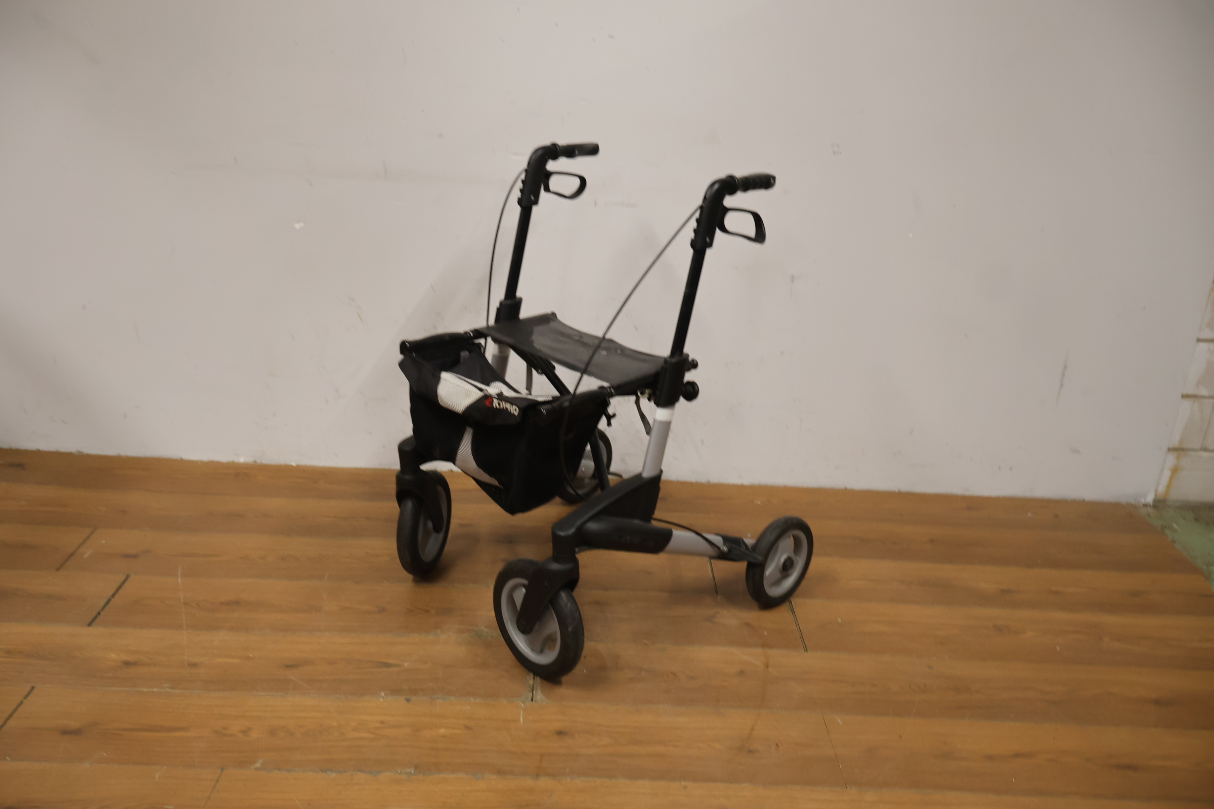 Topro Troja rollator – foto 7 – kavel bij GSD Auctions, Zoeterwoude