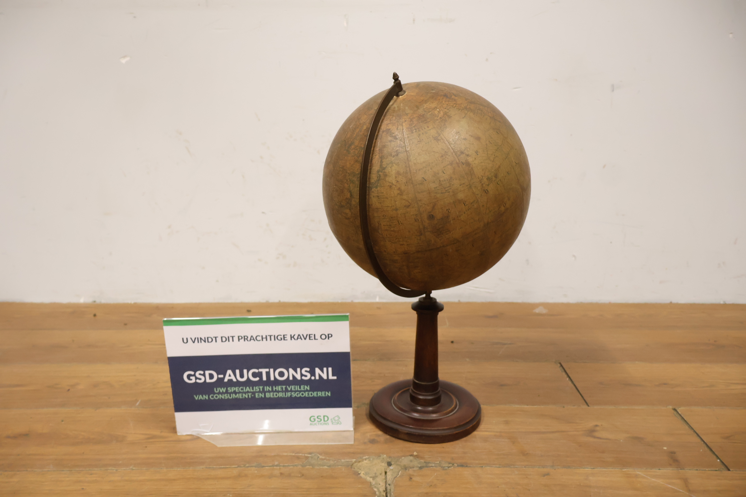 Vintage wereldbol op houten standaard – foto 2 – kavel bij GSD Auctions, Zoeterwoude