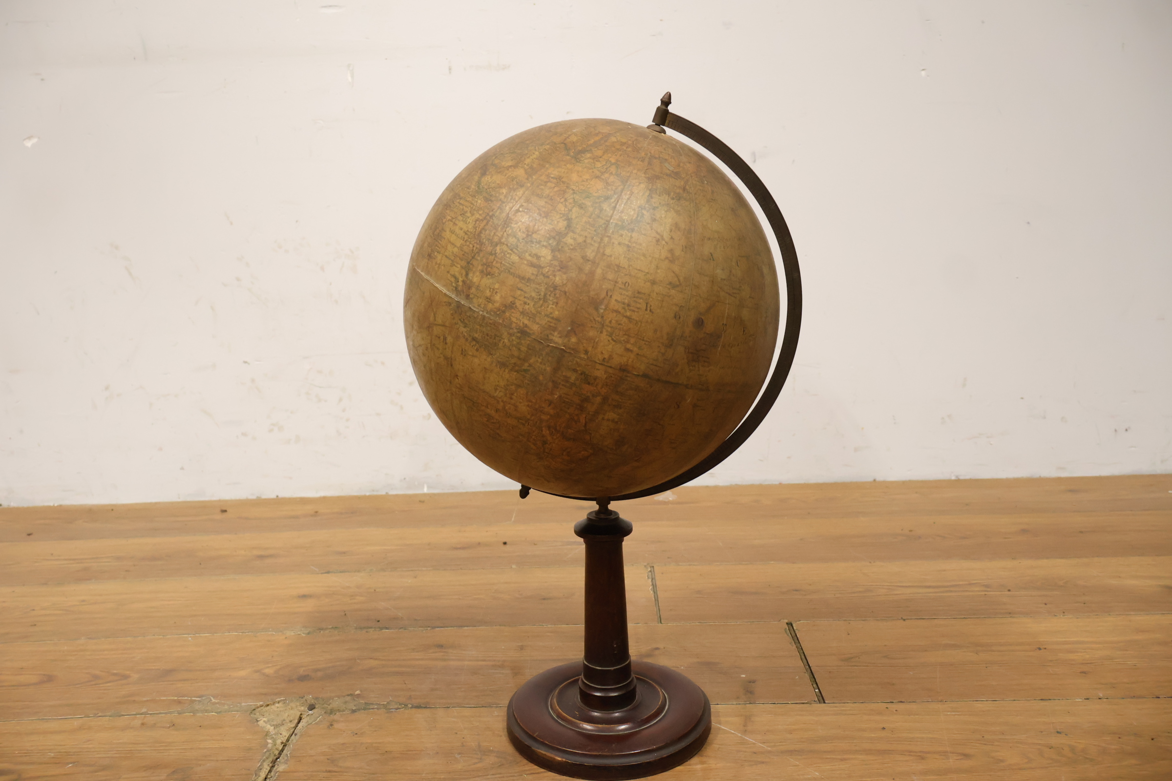 Vintage wereldbol op houten standaard – foto 6 – kavel bij GSD Auctions, Zoeterwoude