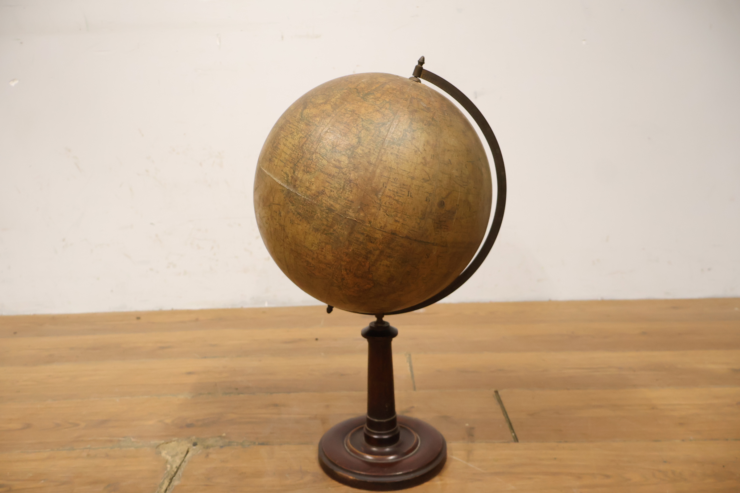 Vintage wereldbol op houten standaard – foto 7 – kavel bij GSD Auctions, Zoeterwoude
