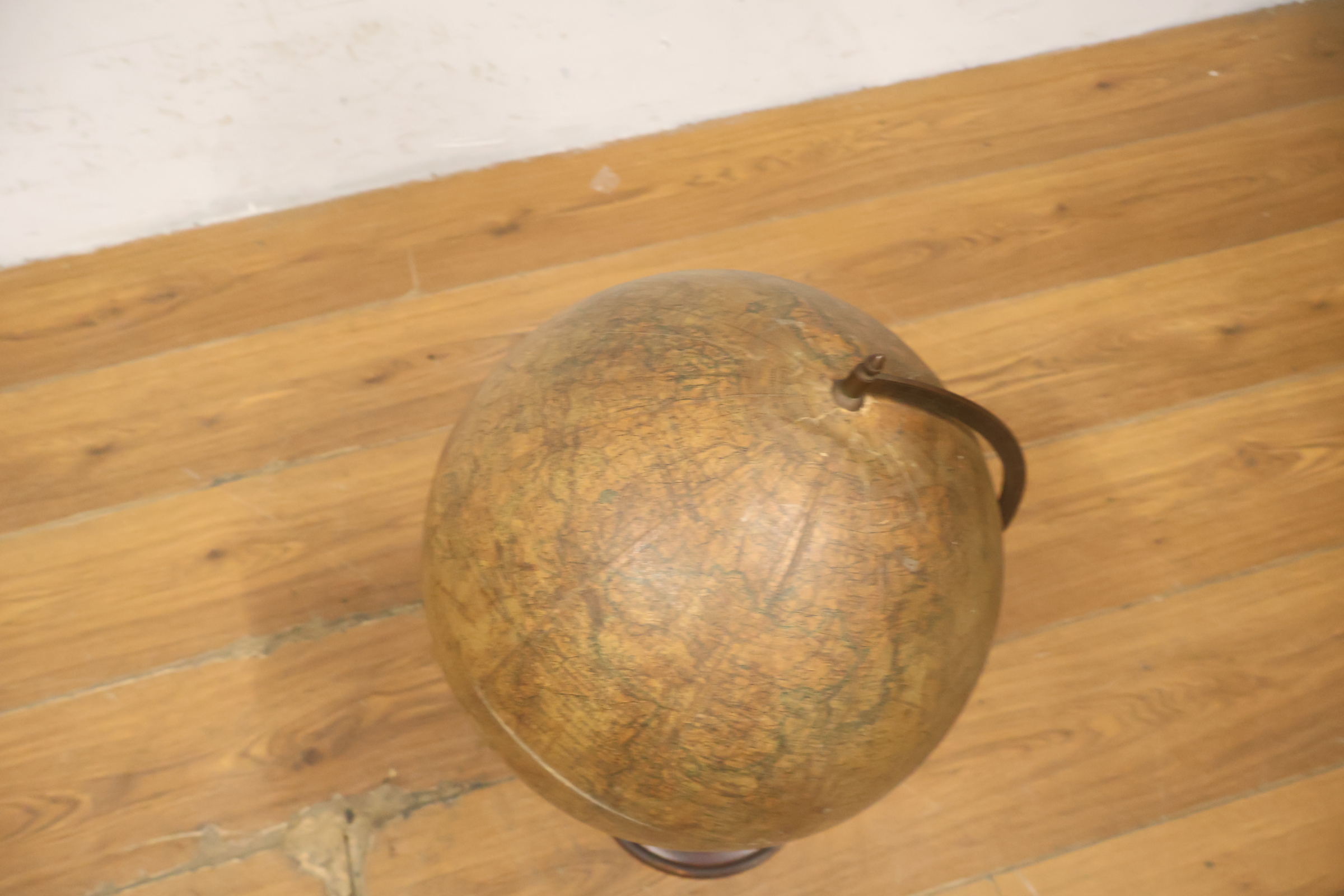 Vintage wereldbol op houten standaard – foto 8 – kavel bij GSD Auctions, Zoeterwoude